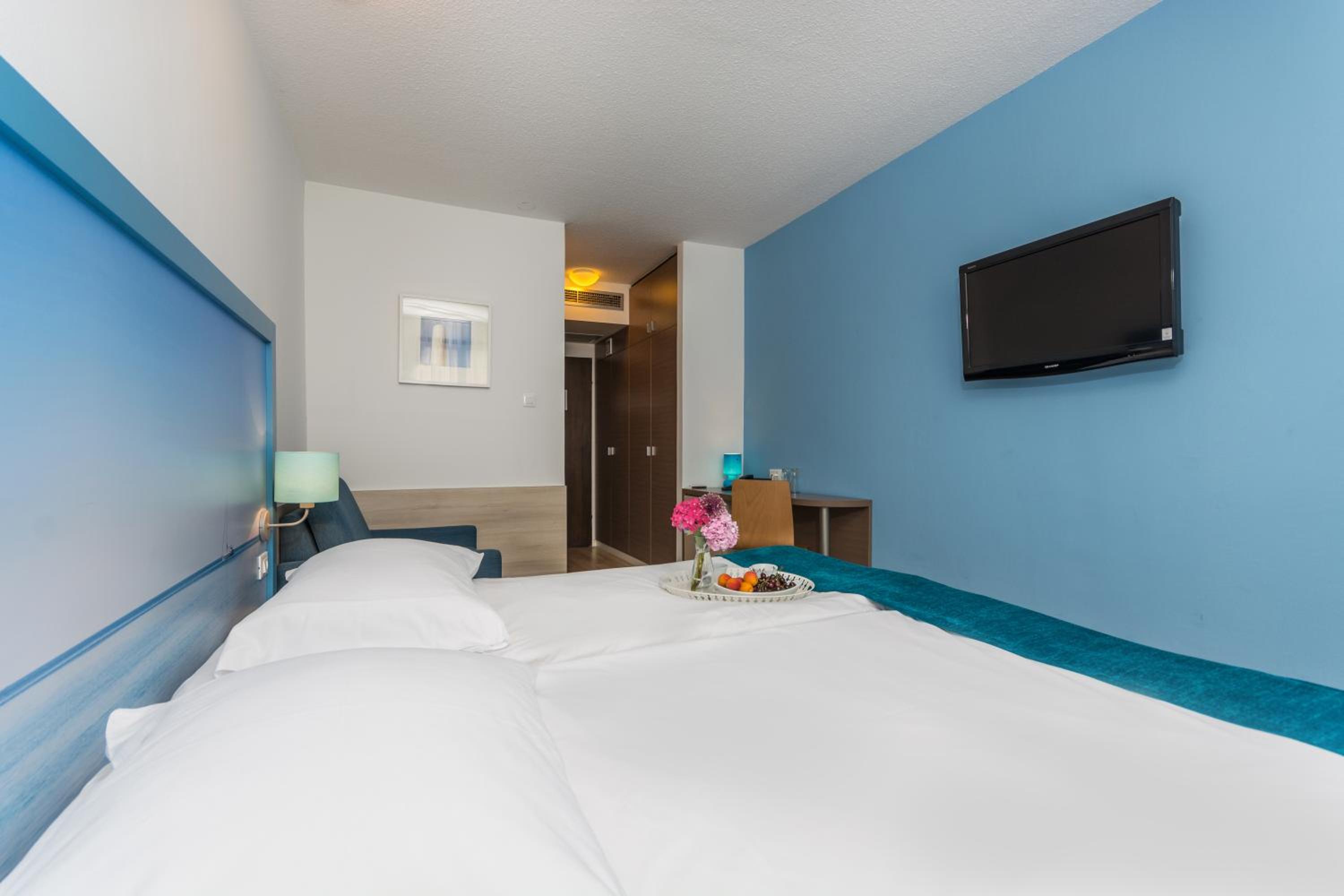 Standard Double or Twin Room photo 3