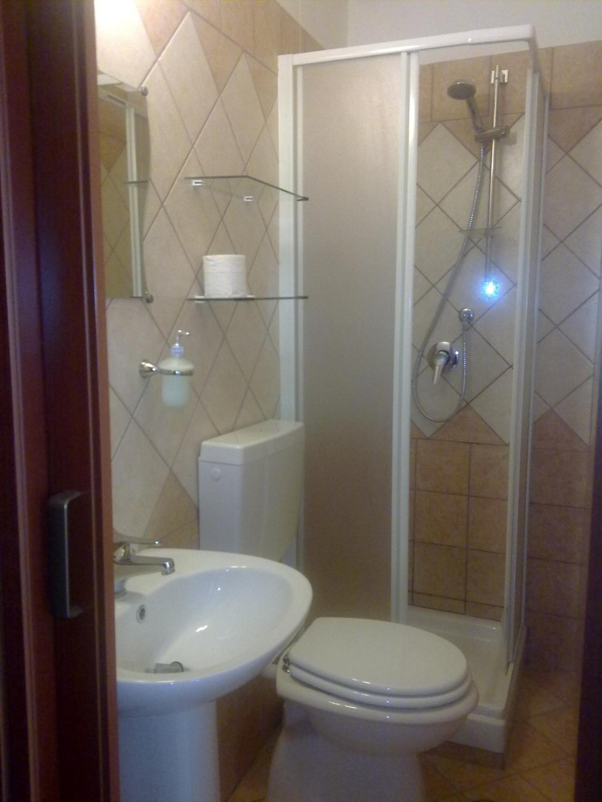 Economy Double Room photo 3
