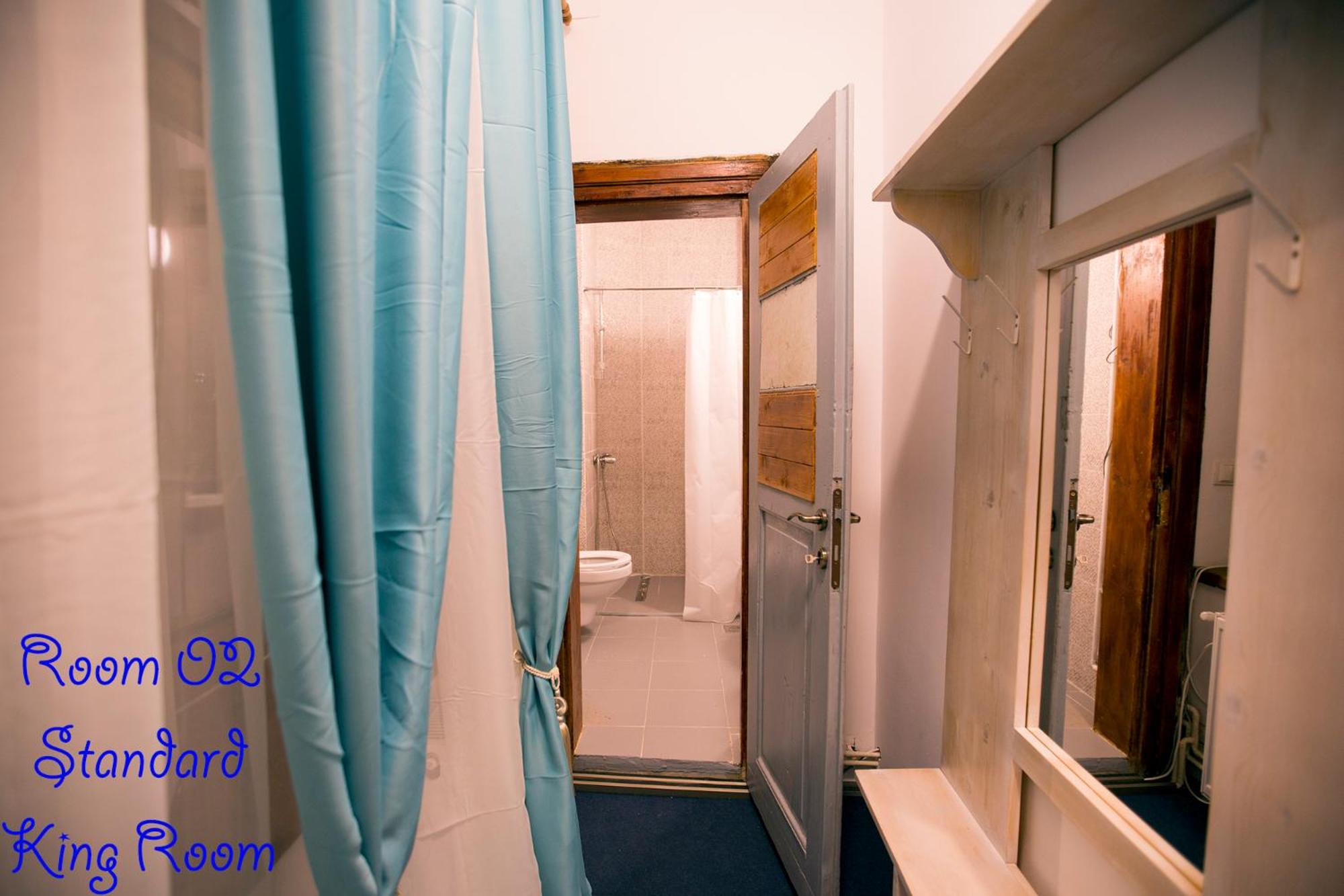 Standard King Room - Photo 4