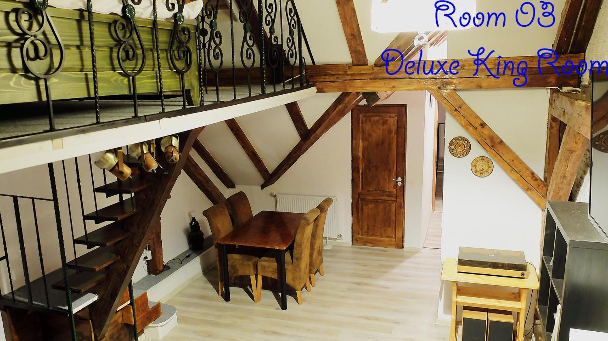 Deluxe King Room - Photo 4