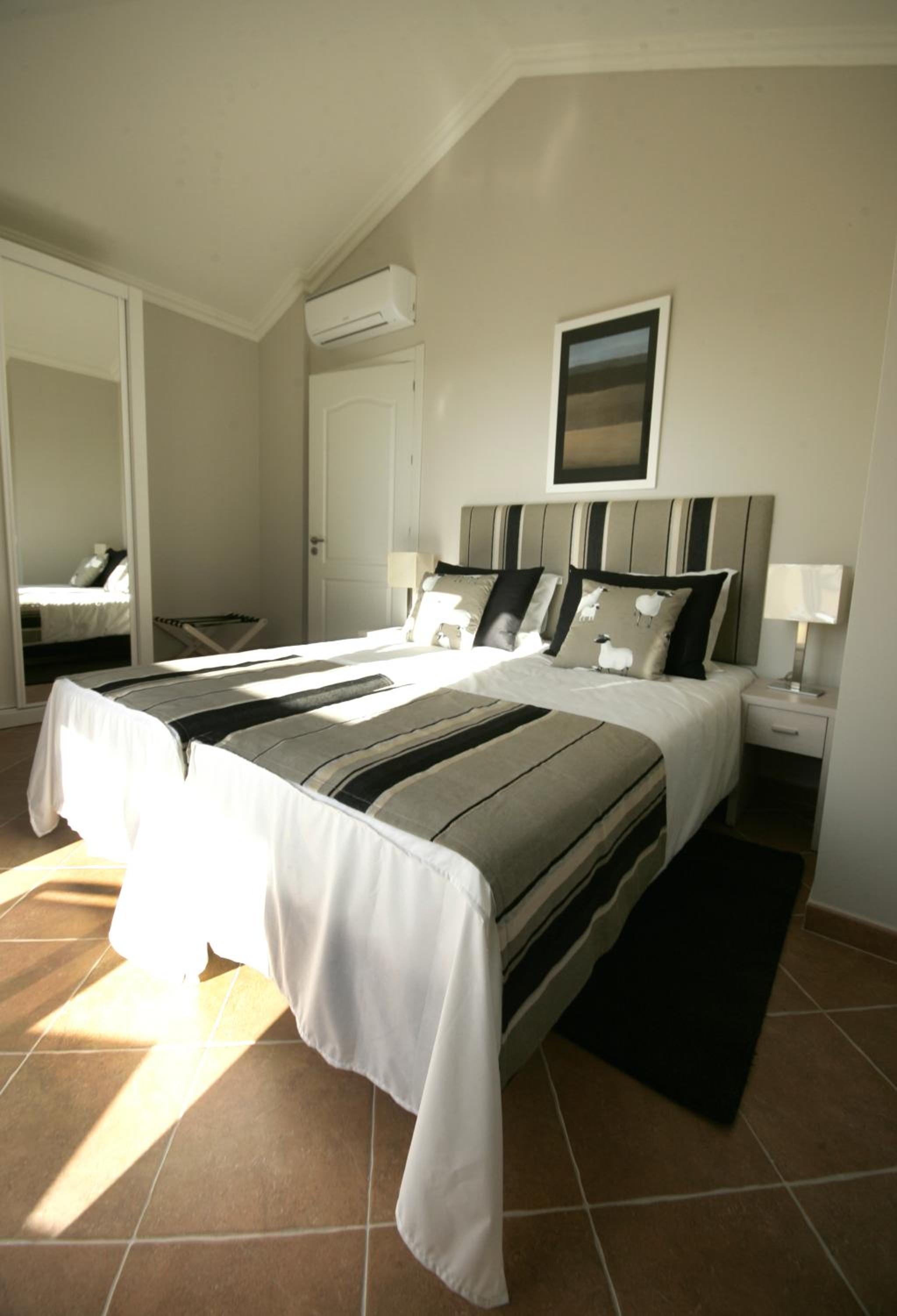 Three-Bedroom Villa photo 2
