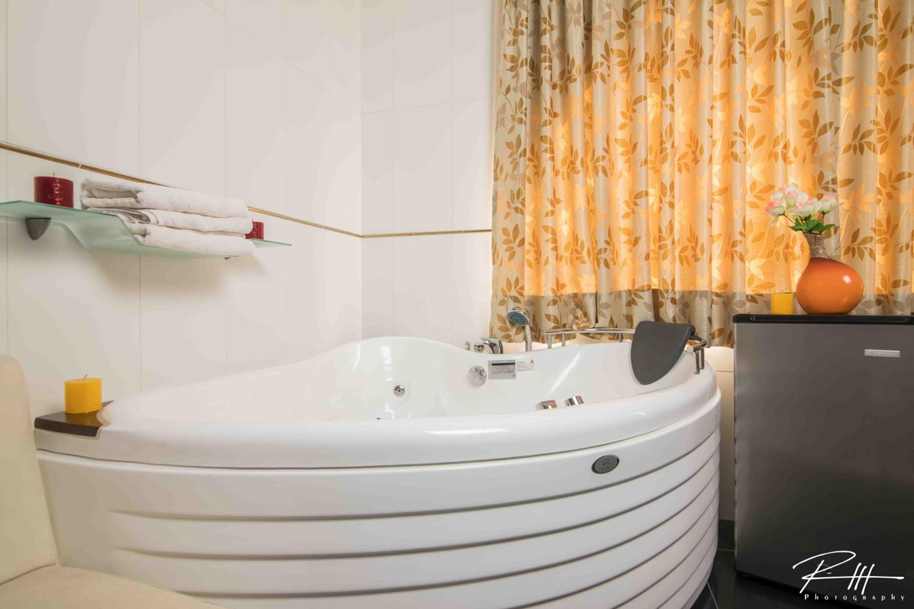 Deluxe Room (2 Adults + 1 Child)