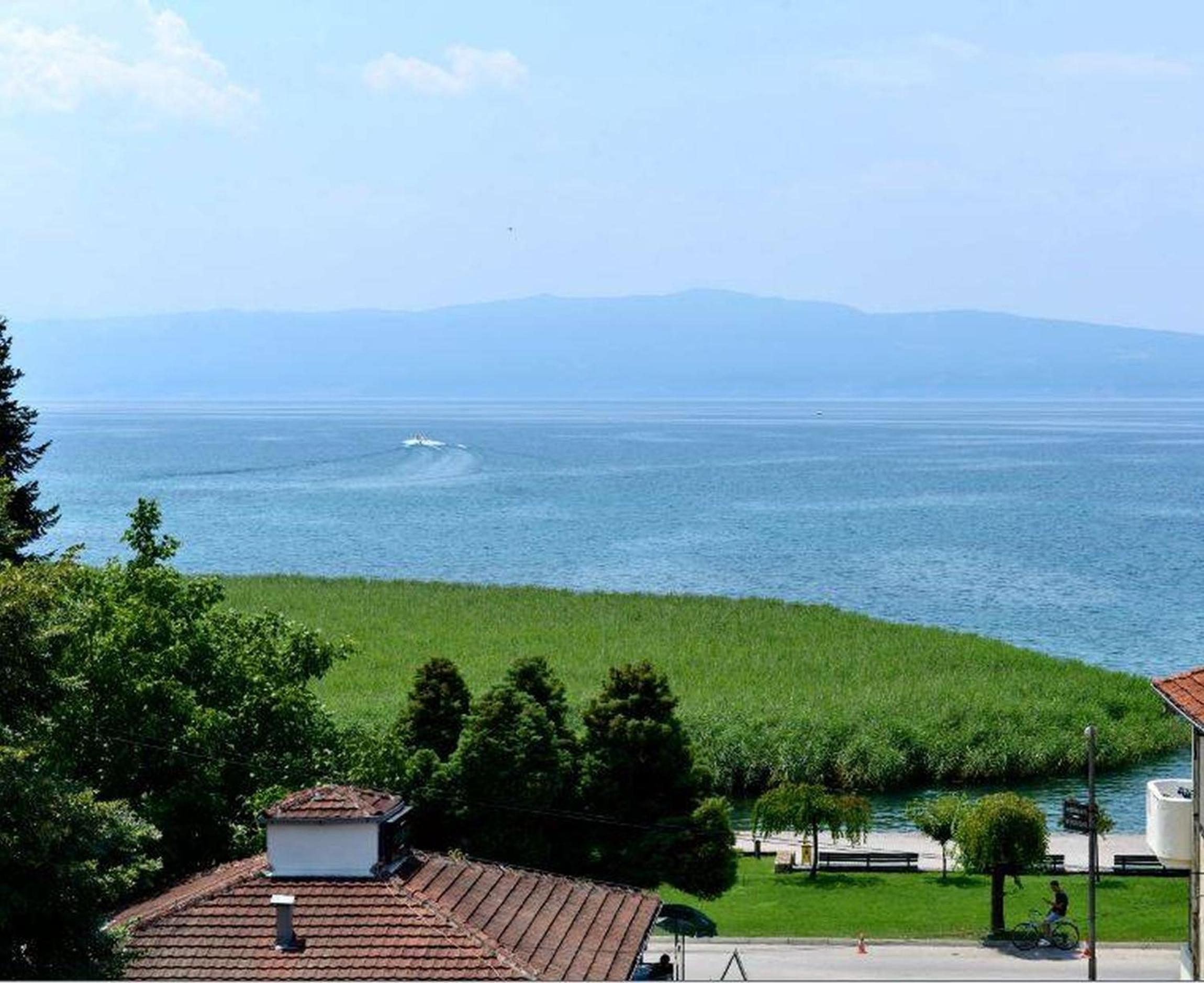 Double Room with Lake View - Photo 4