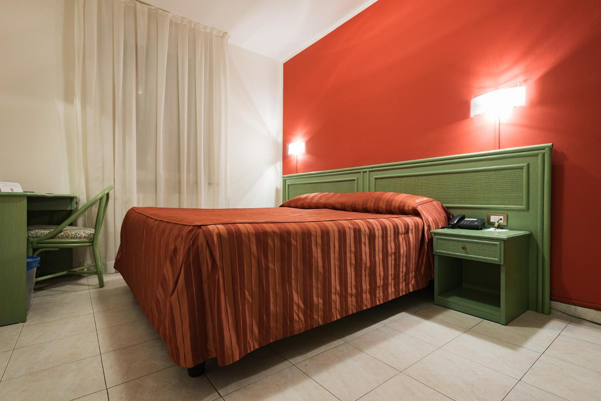 Standard Double or Twin Room - Photo 1