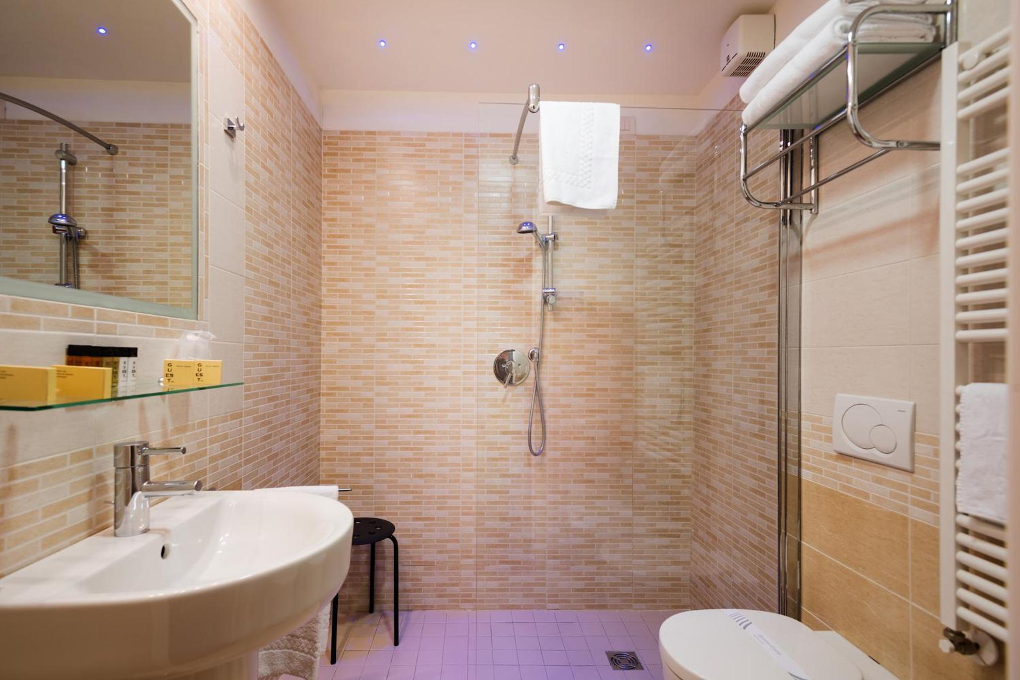 Superior Double or Twin Room - Photo 2