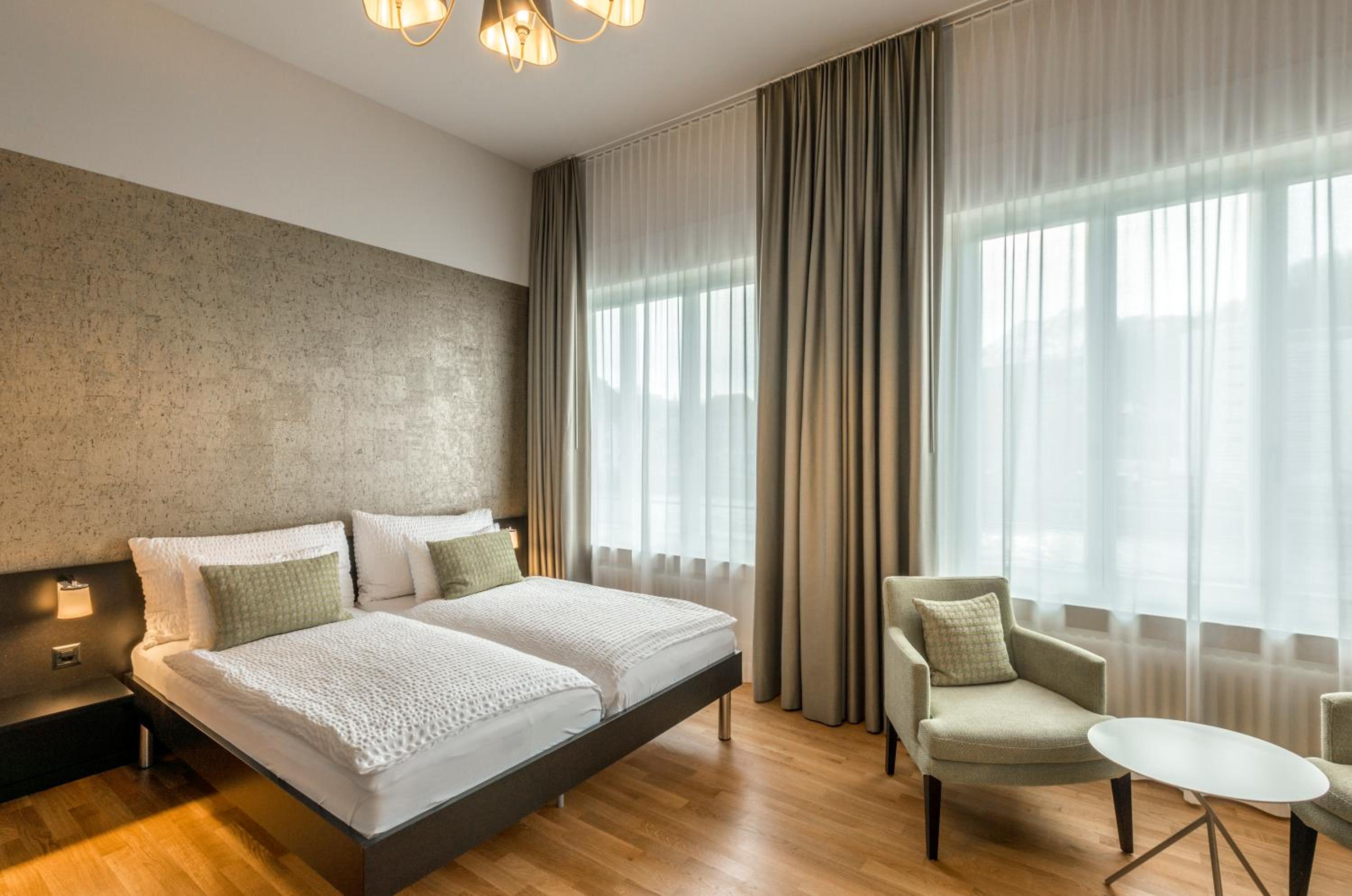 Superior Triple Room with River and Mountain View photo 2