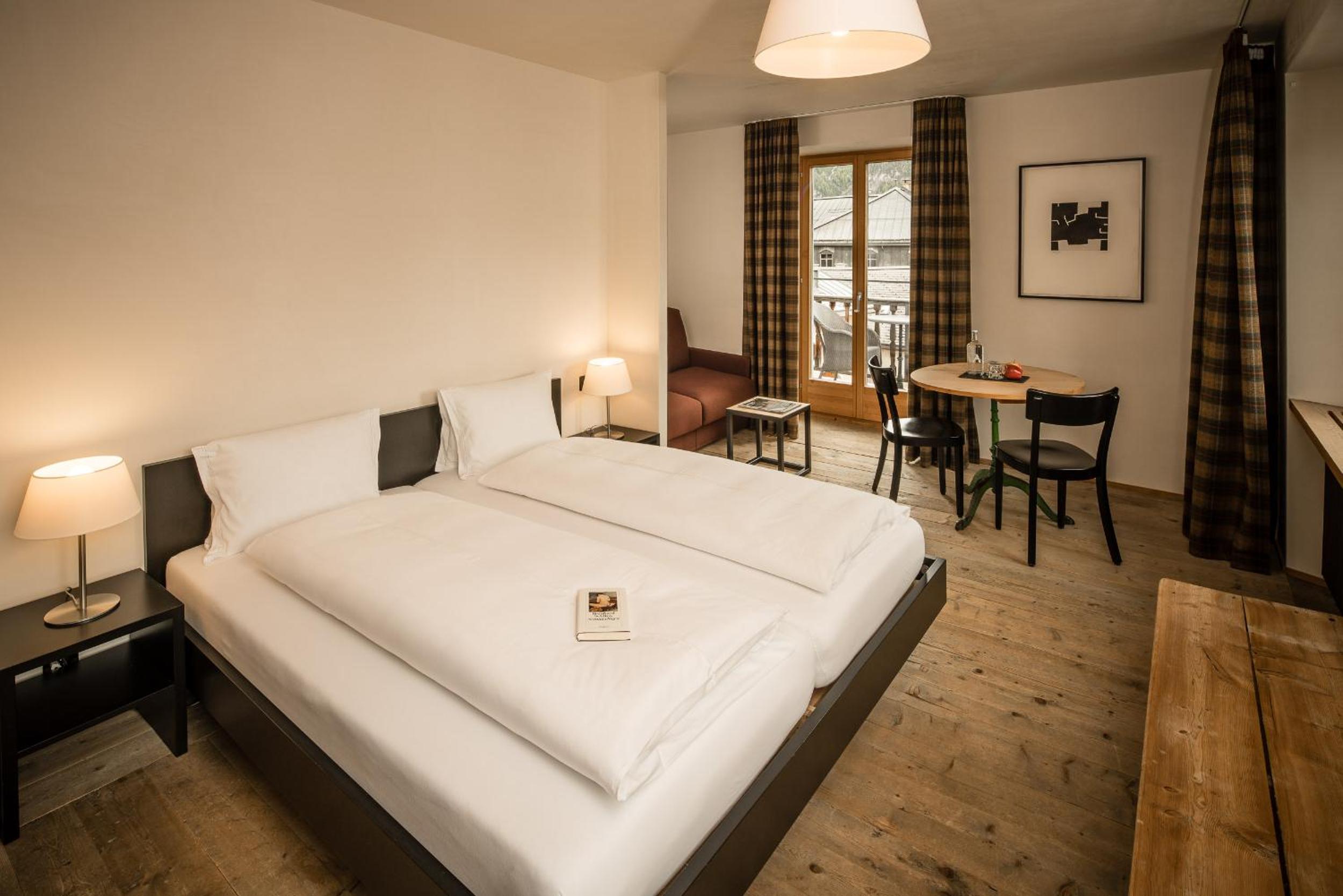 Deluxe Double Room with Balcony photo 2