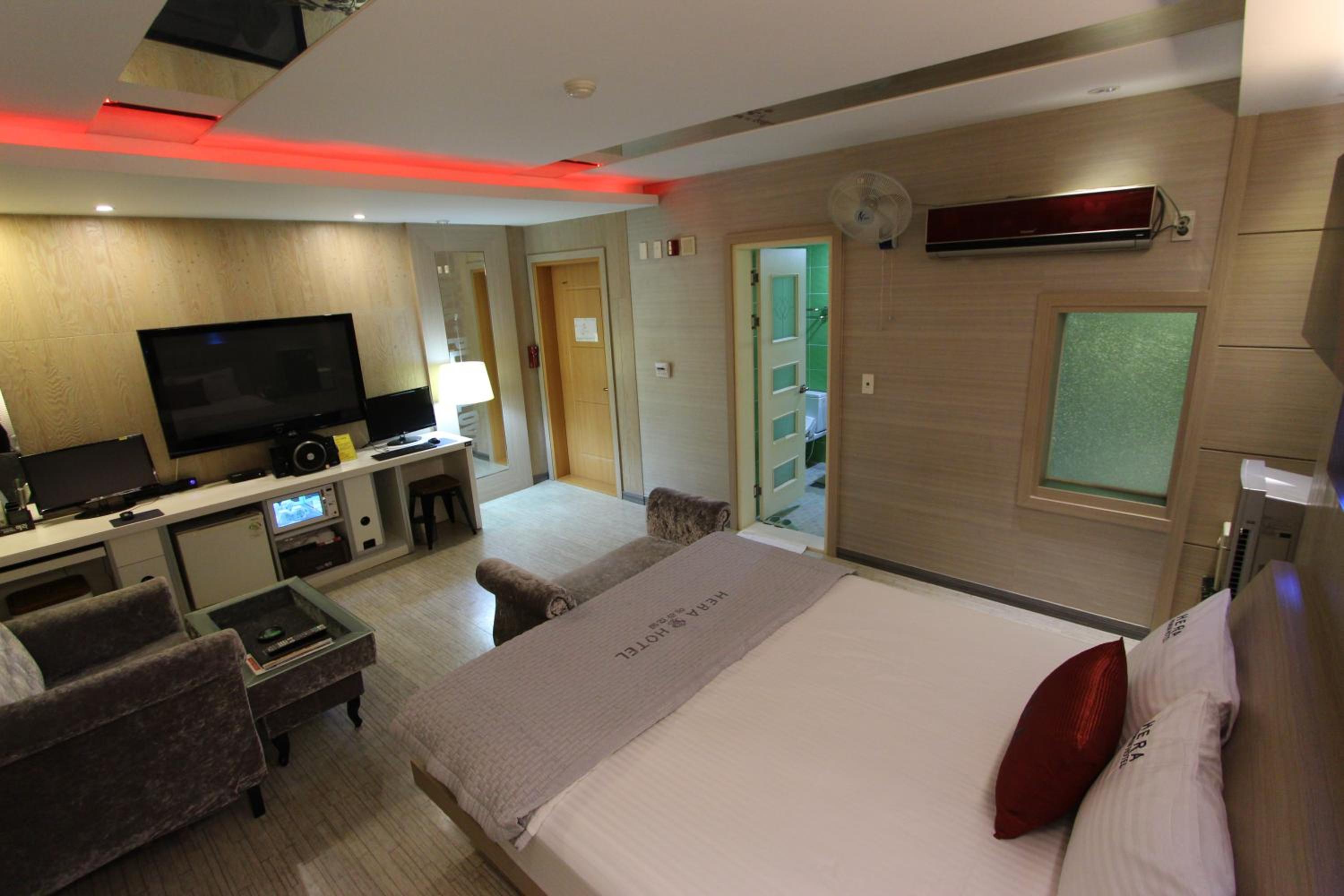 Superior King Room - Photo 5
