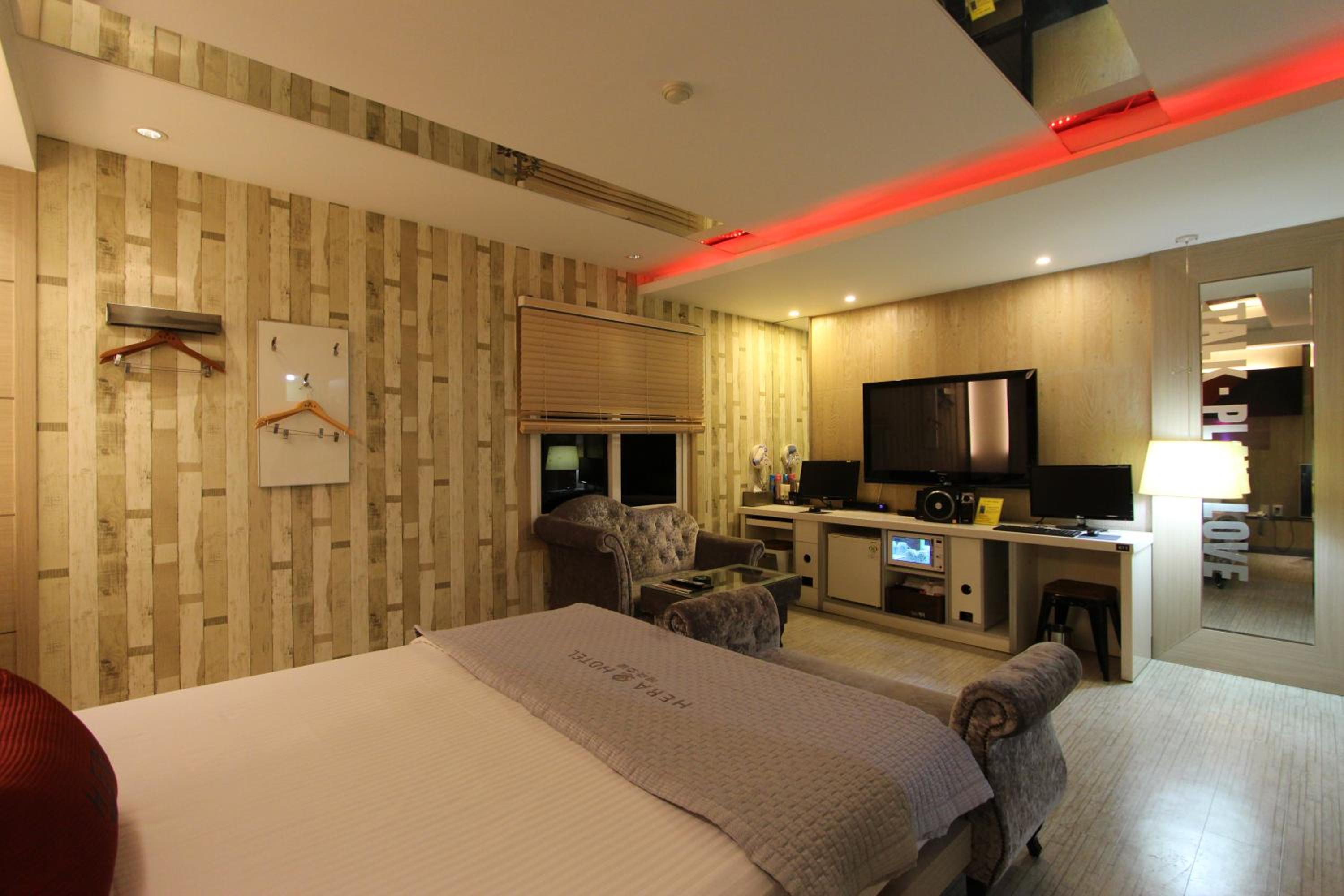 Superior King Room - Photo 6
