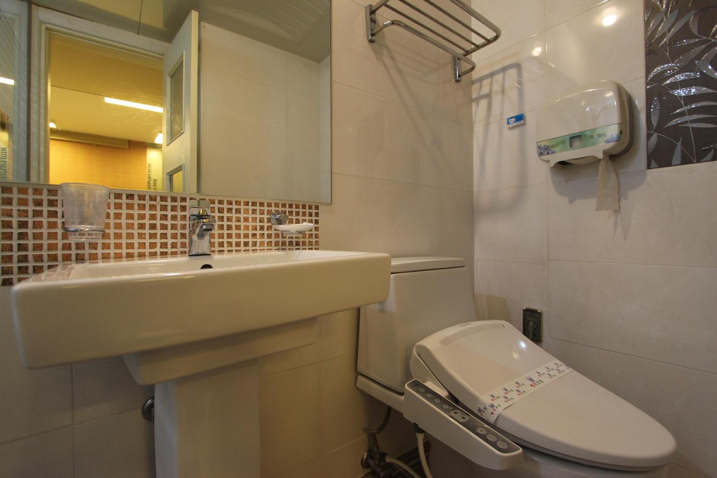 Superior Twin Room - Photo 4
