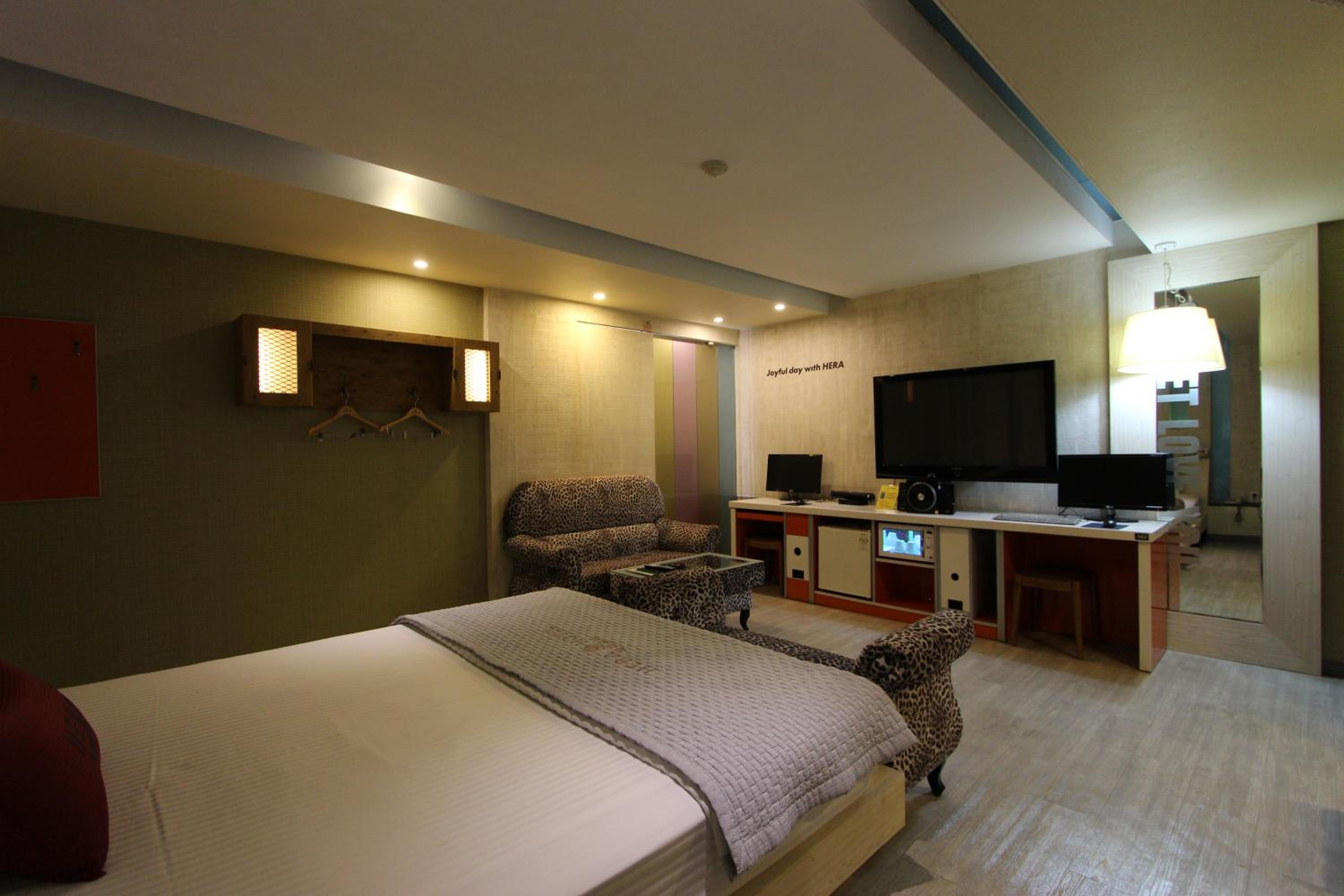 Superior King Room - Photo 8