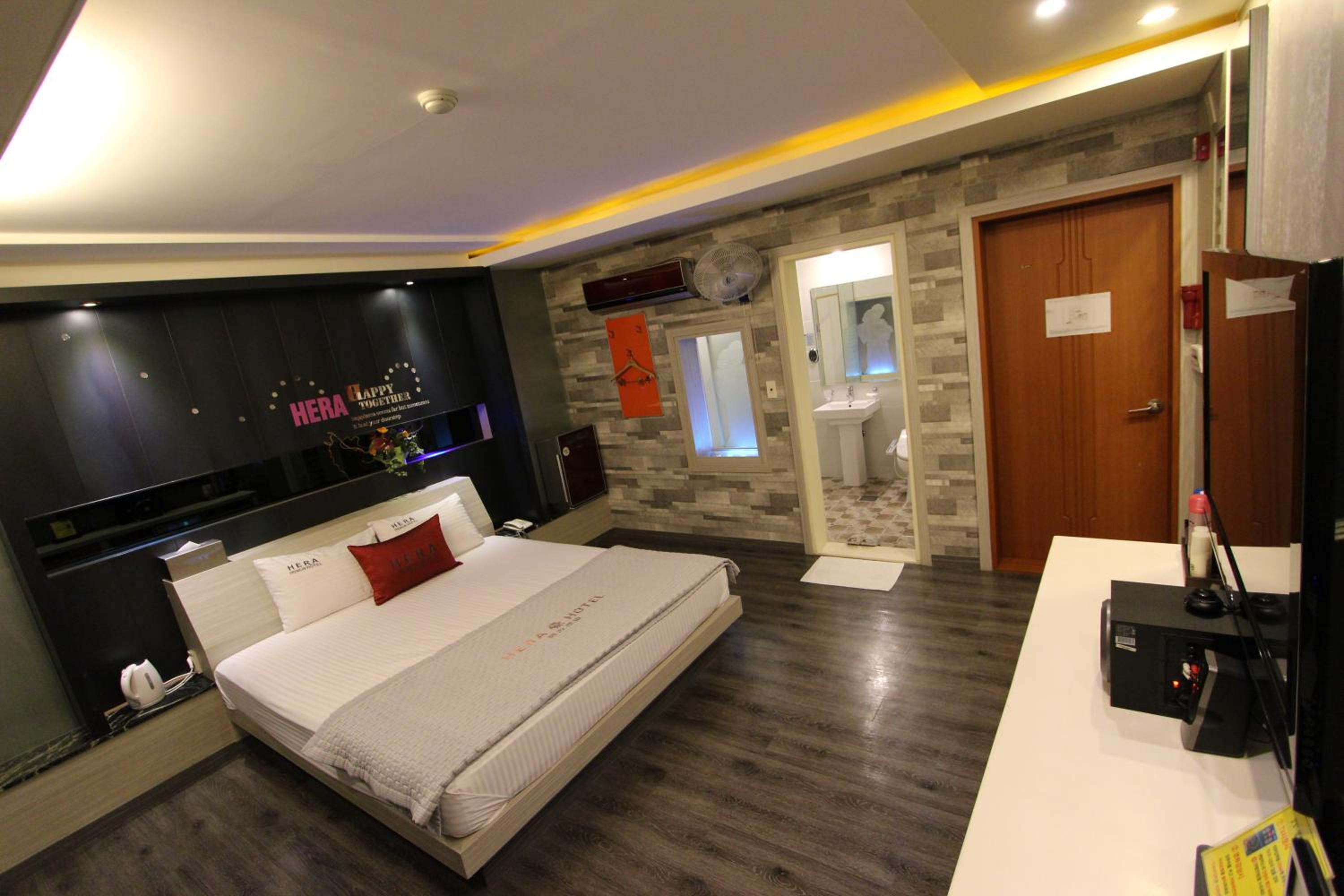 Superior King Room - Photo 1
