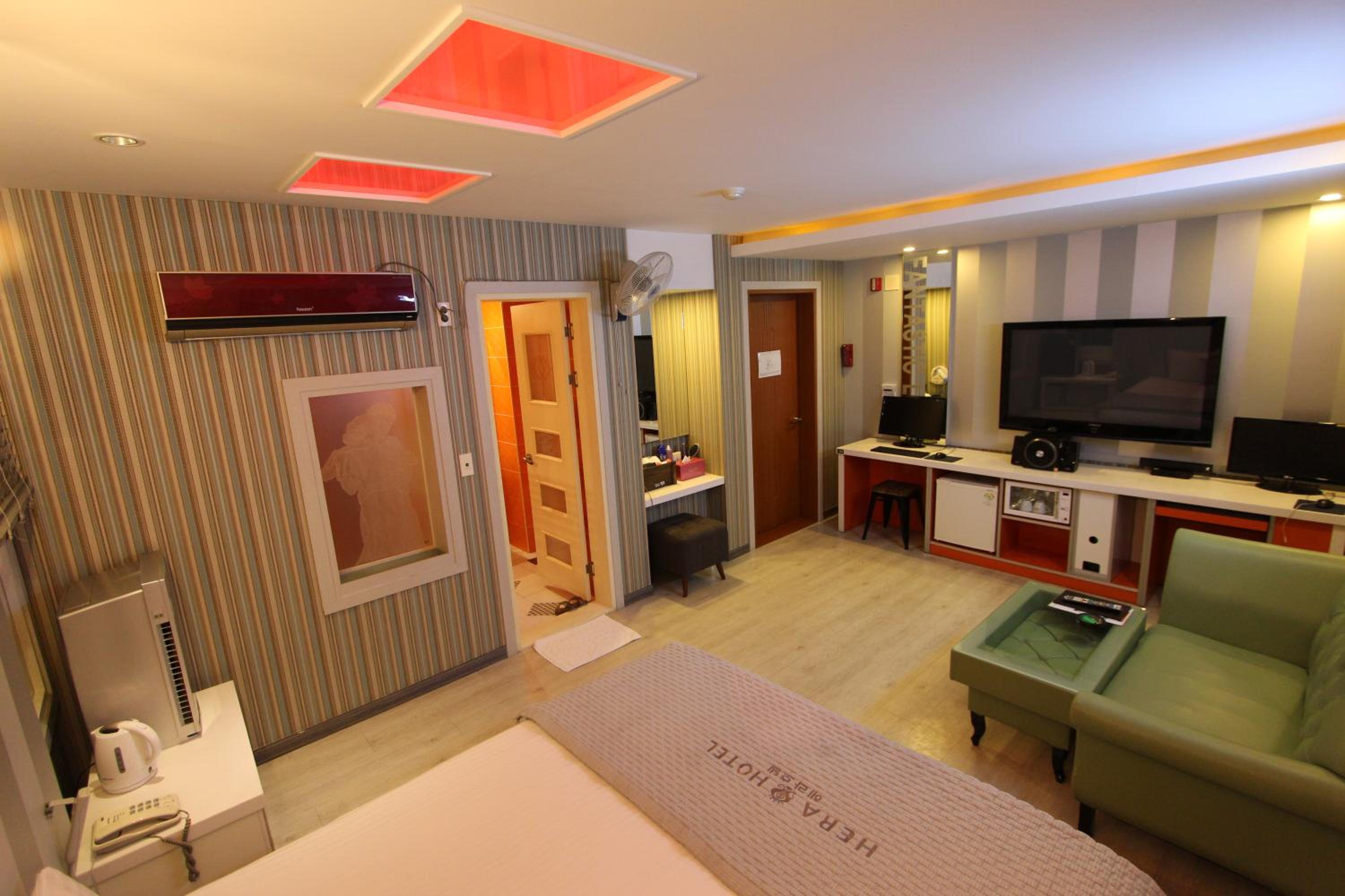 Superior King Room - Photo 10