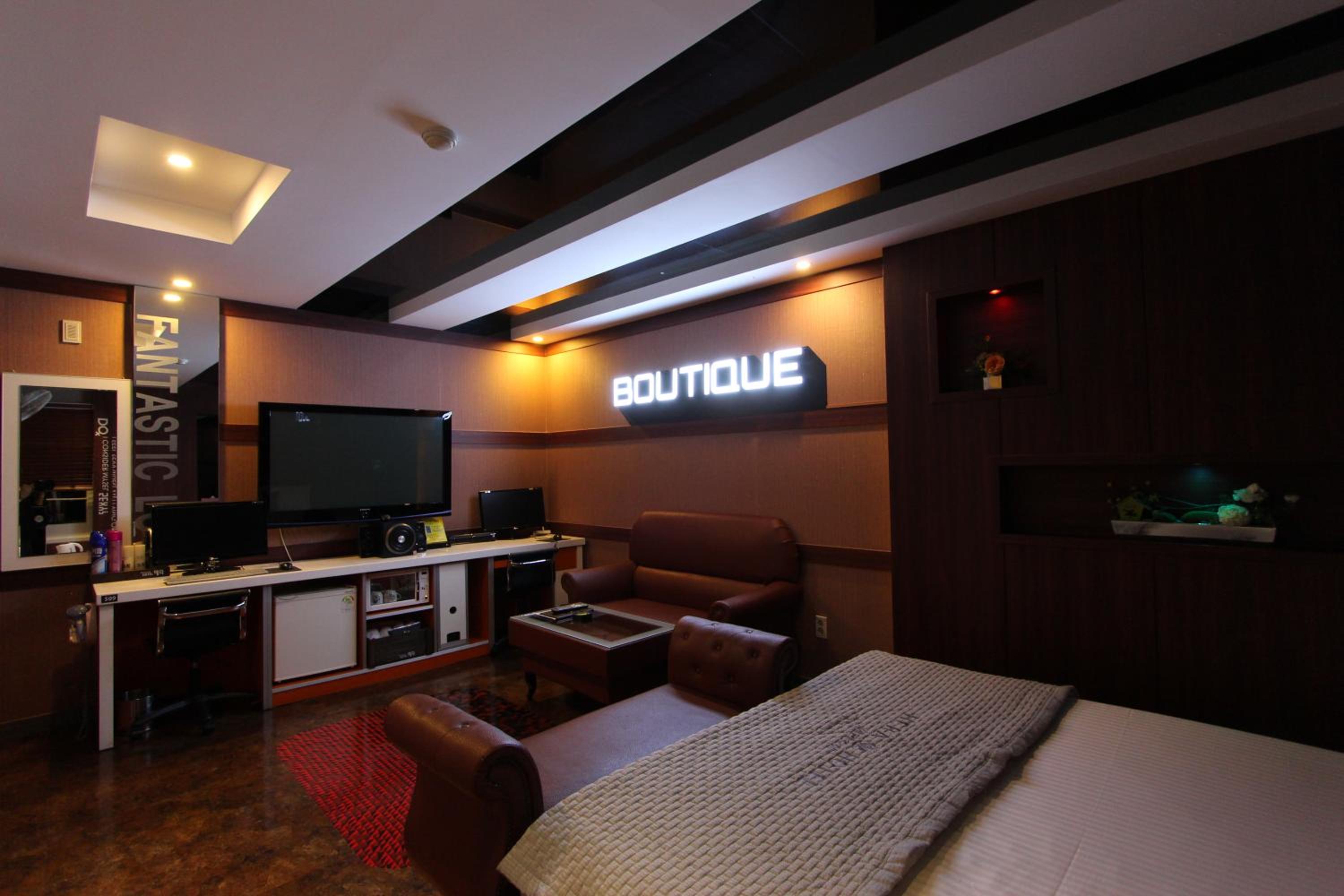 Superior King Room - Photo 11