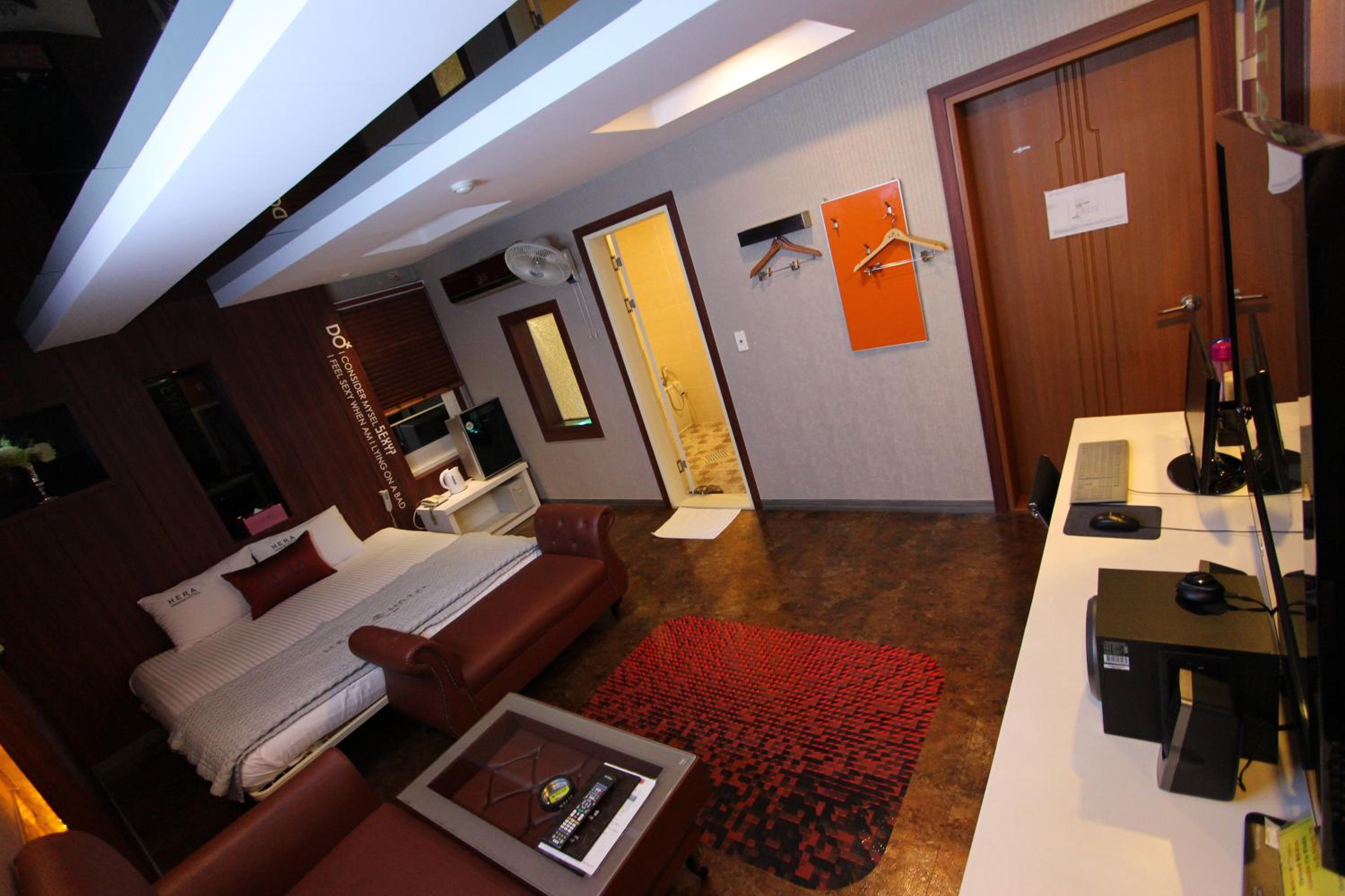 Superior King Room - Photo 12