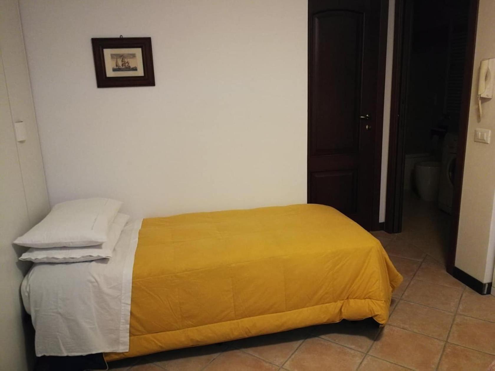 Family Room With Private Bathroom photo 1