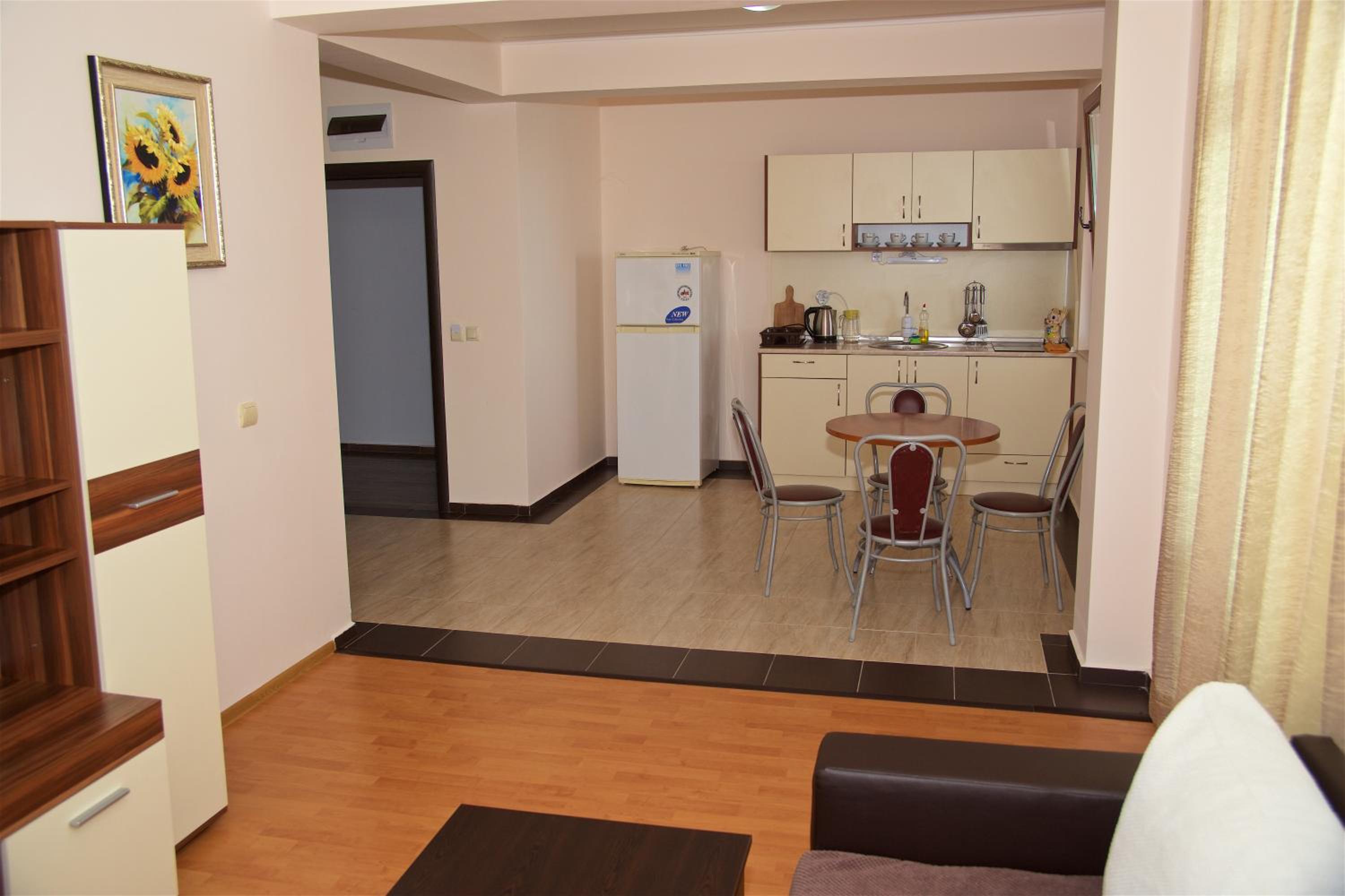 One-Bedroom Apartment - Photo 3