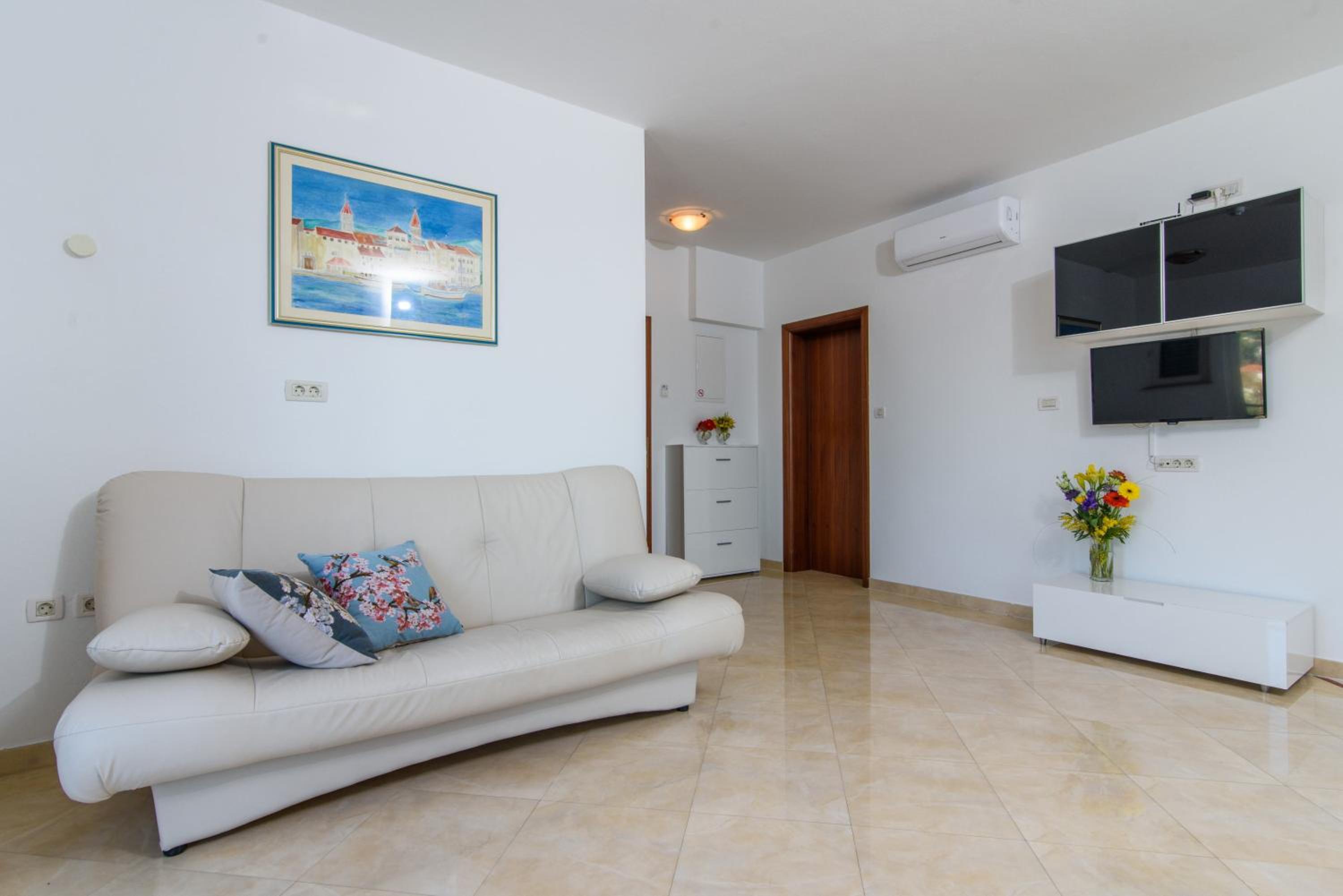 Deluxe Two-bedroom Apartment with Seaview photo 3