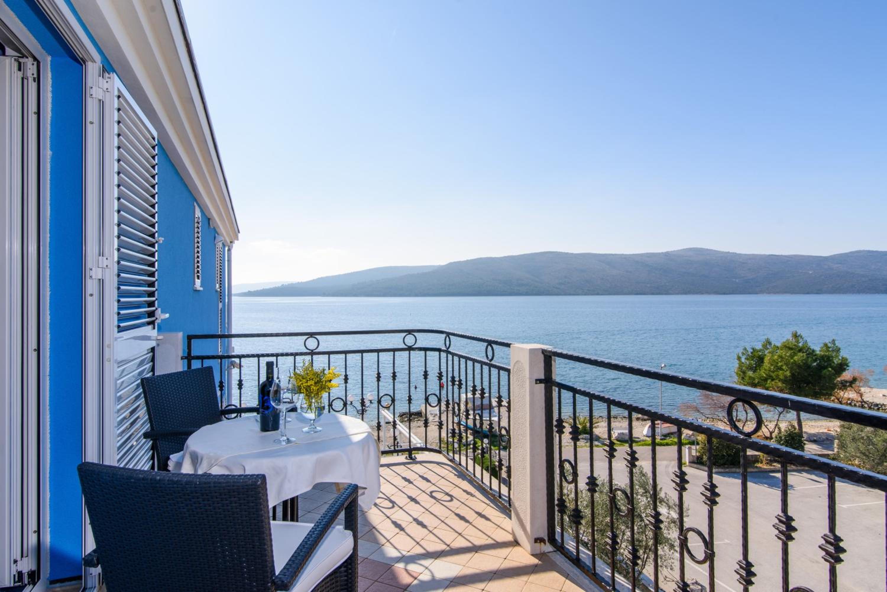 Deluxe Apartment with Sea View photo 2