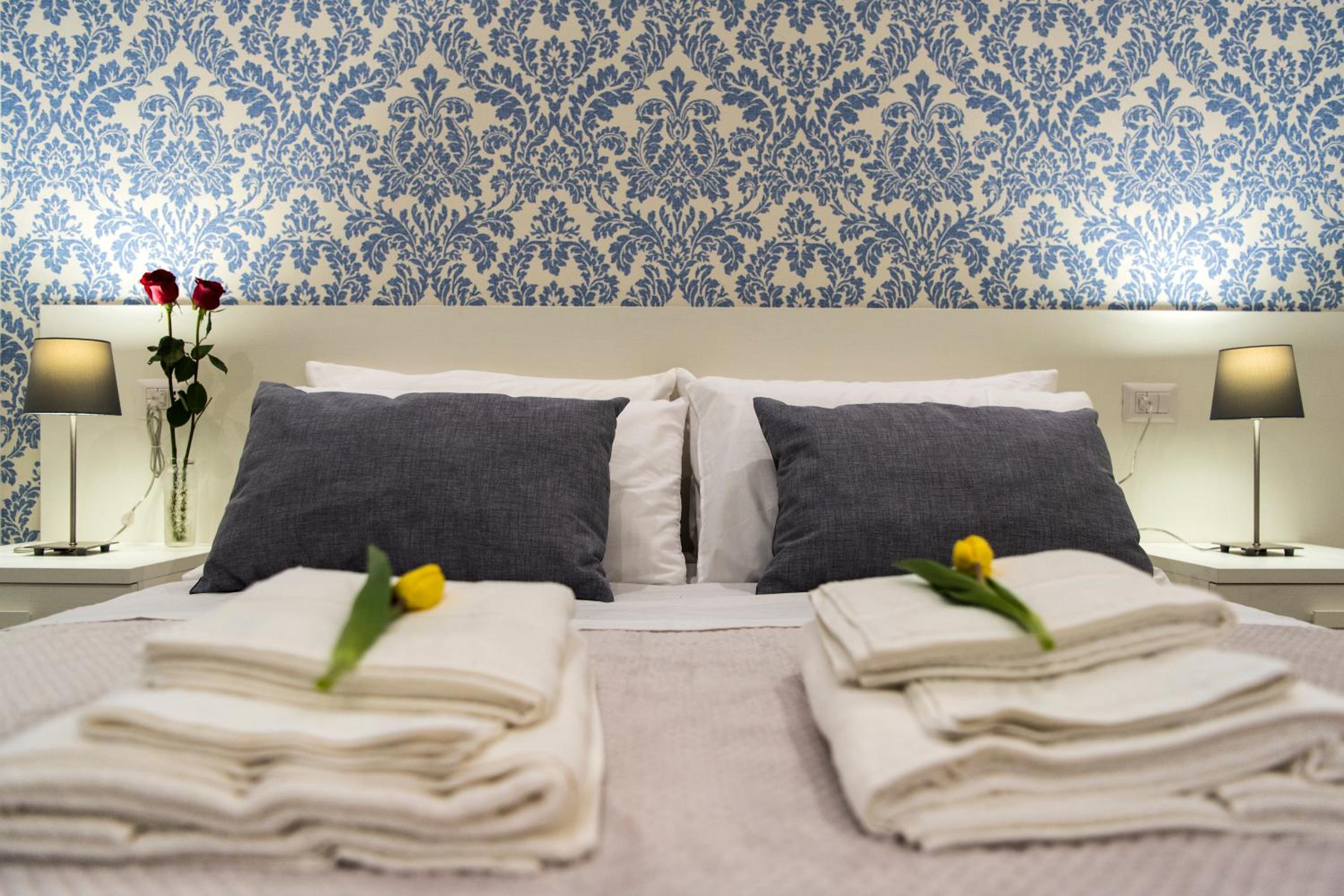 Deluxe Double Room (2 Adults + 1 Child)