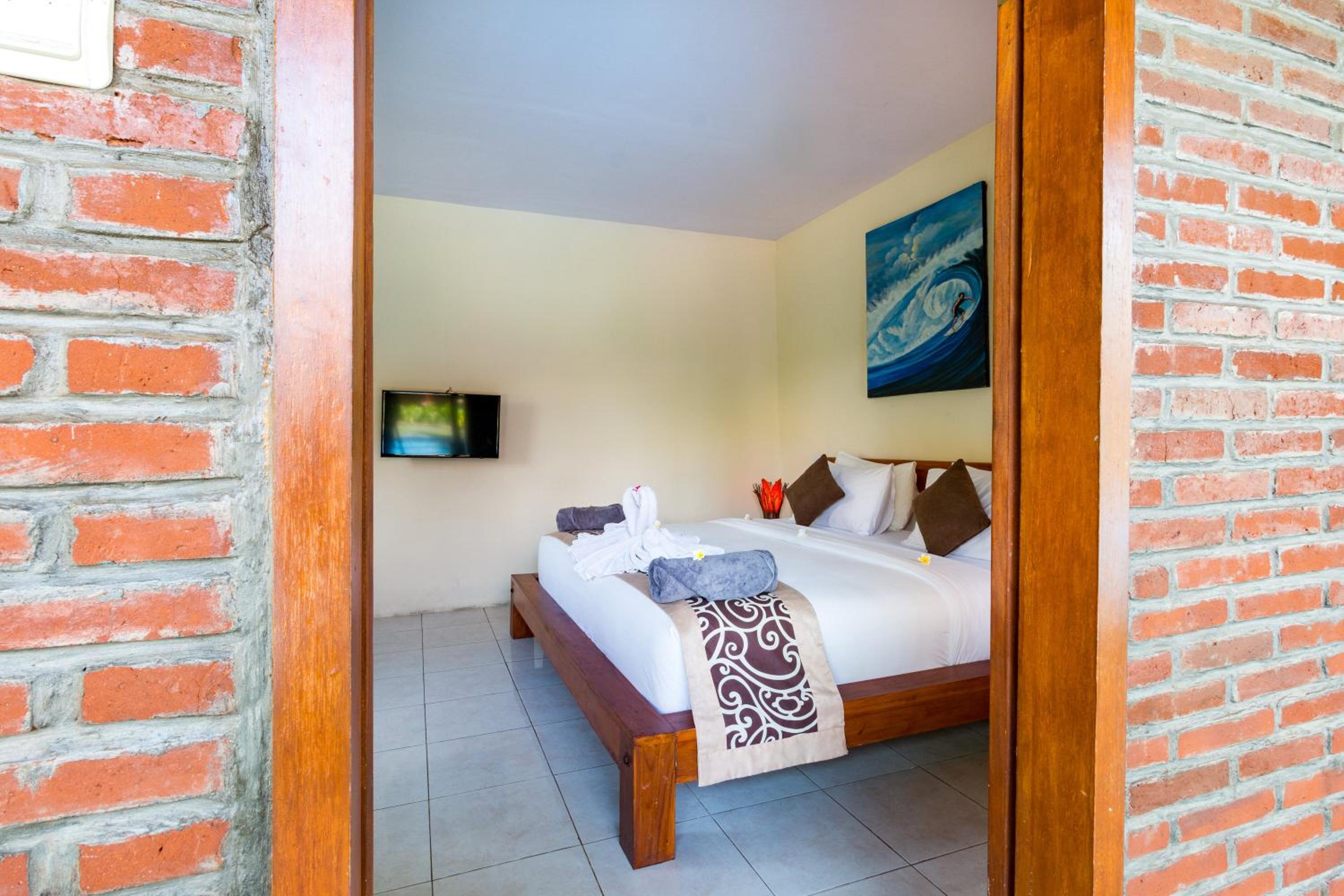 Queen Room with Pool View - Photo 7