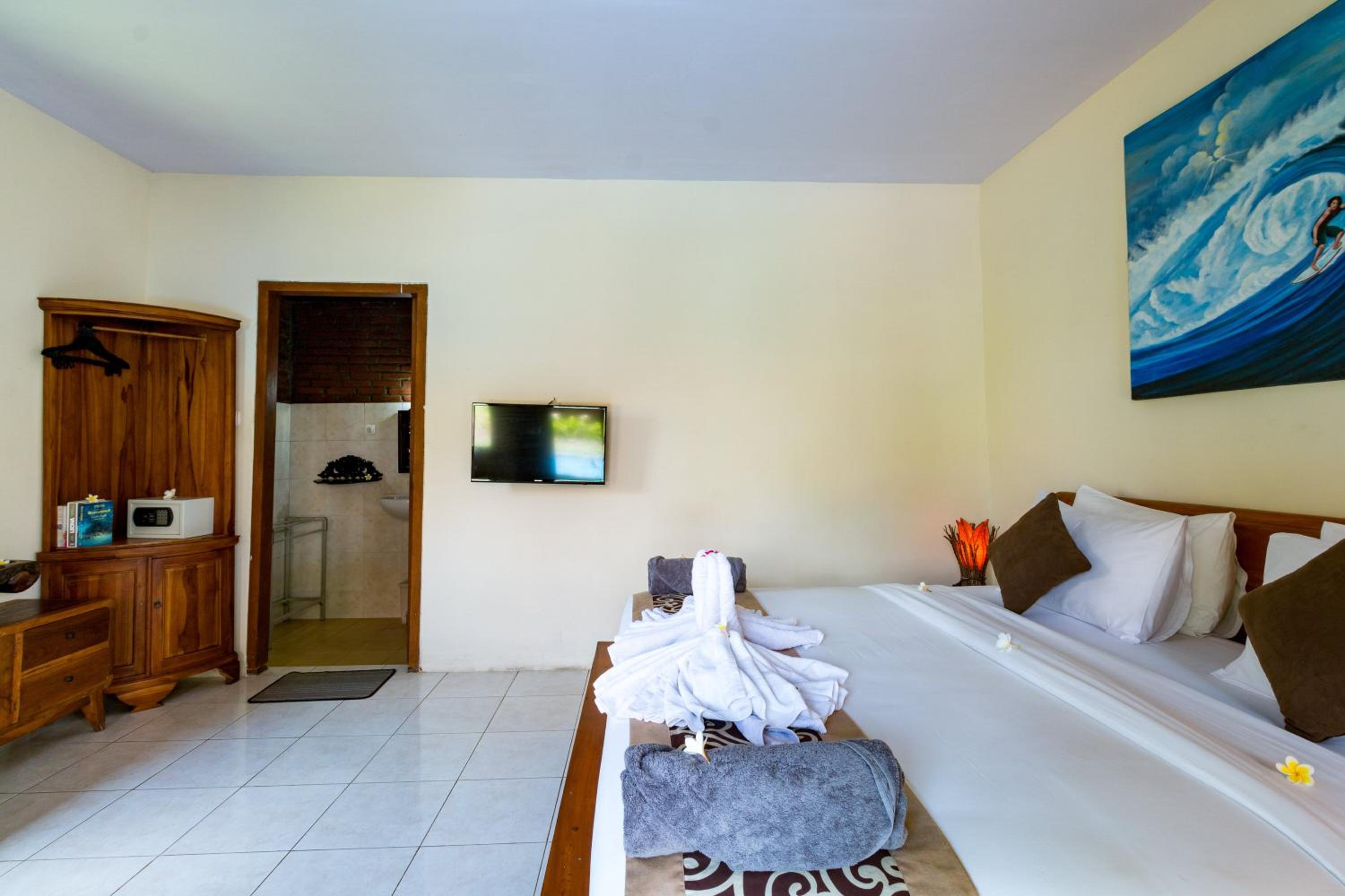 Queen Room with Pool View - Photo 9