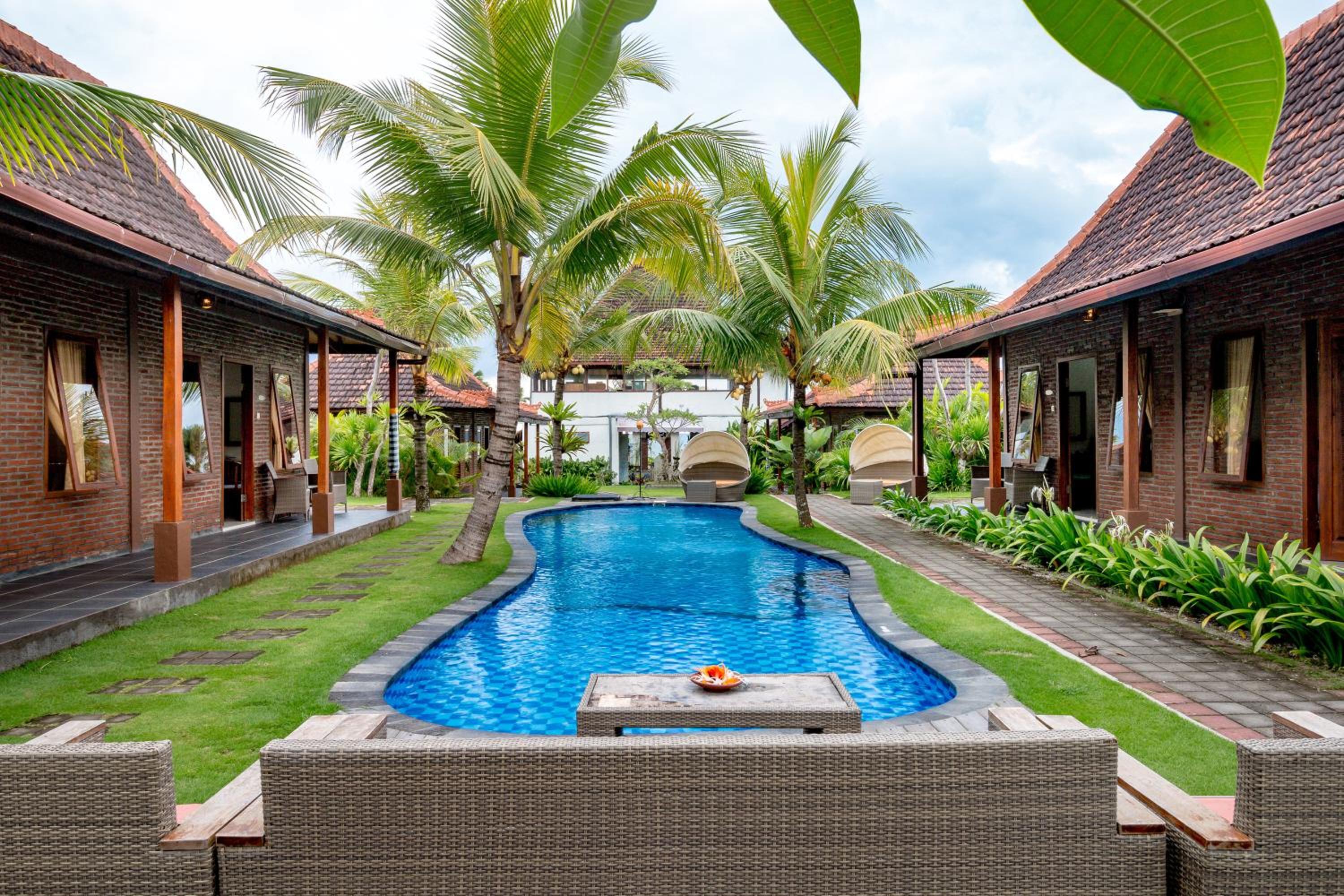 Queen Room with Pool View - Photo 2
