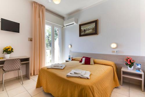 Double Room with Balcony photo 3