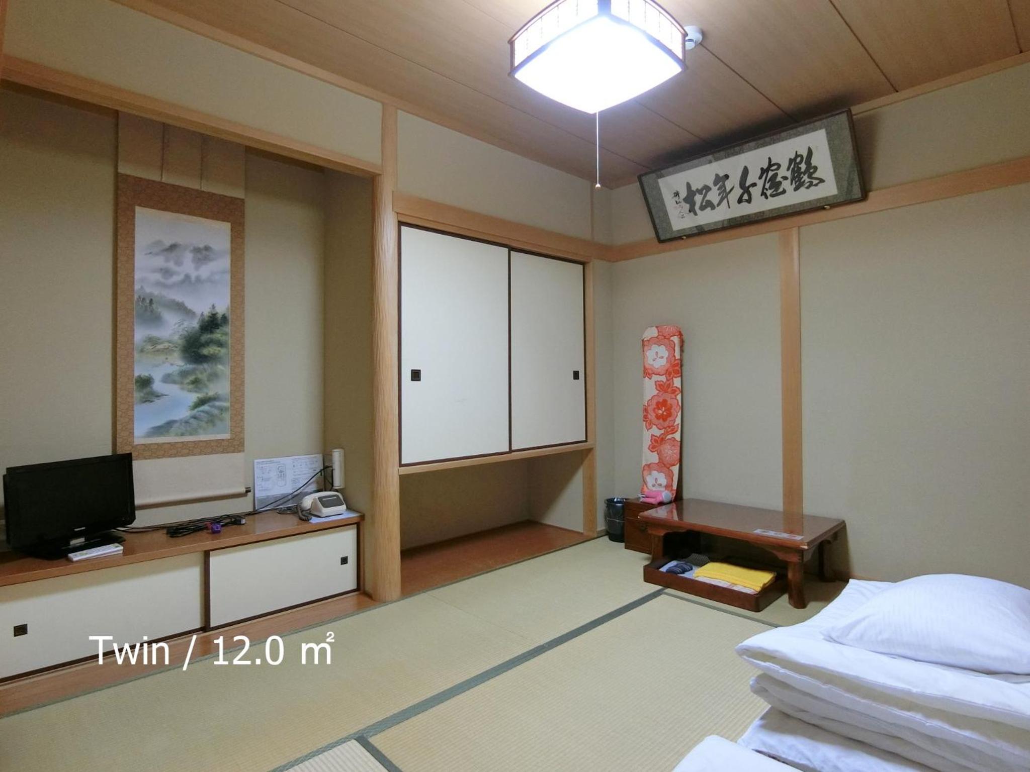 Japanese-Style Twin Room with Private Bathroom - Non-Smoking photo 1