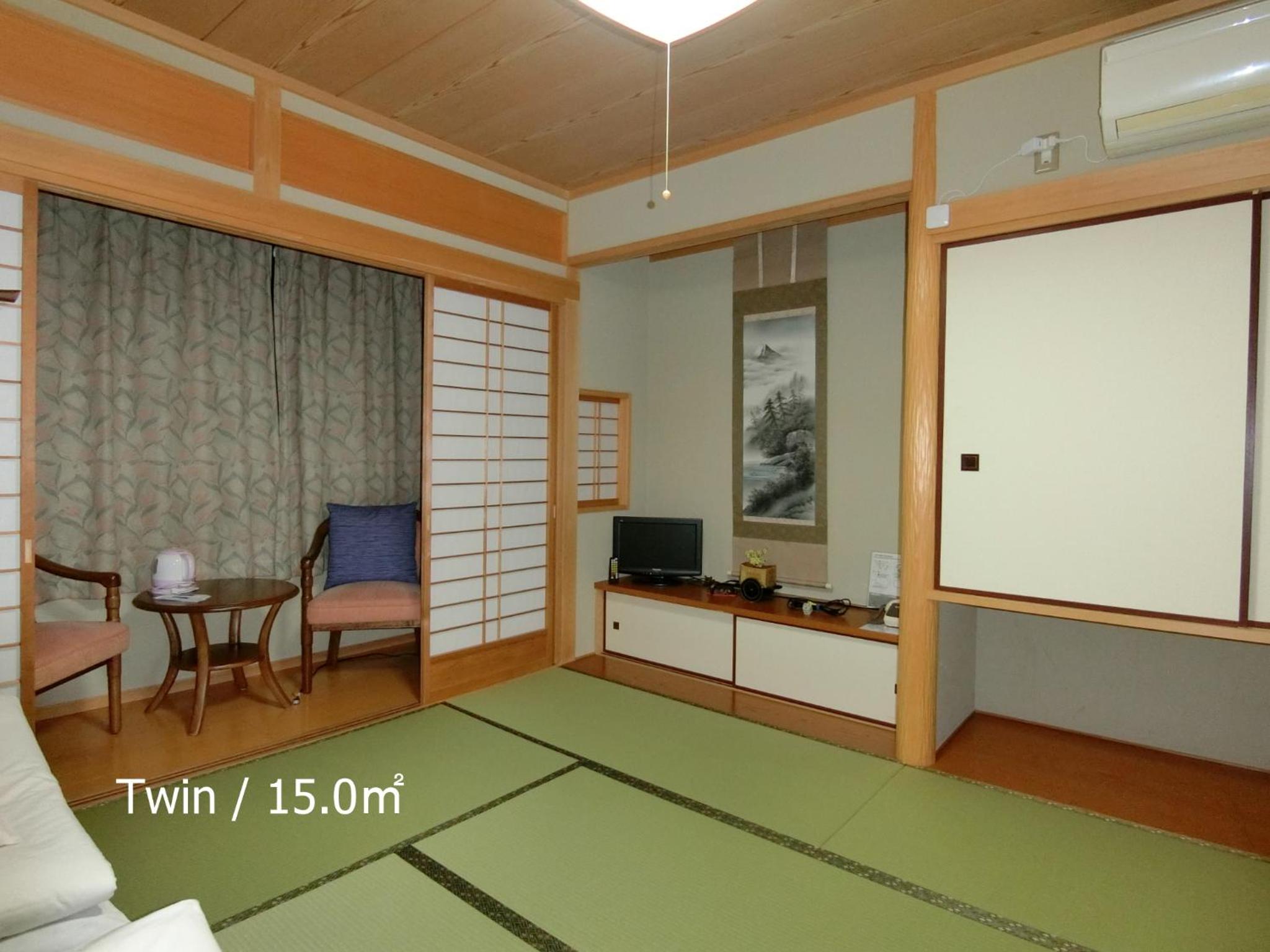 Japanese-Style Twin Room with Shared Bathroom - Non-Smoking photo 1
