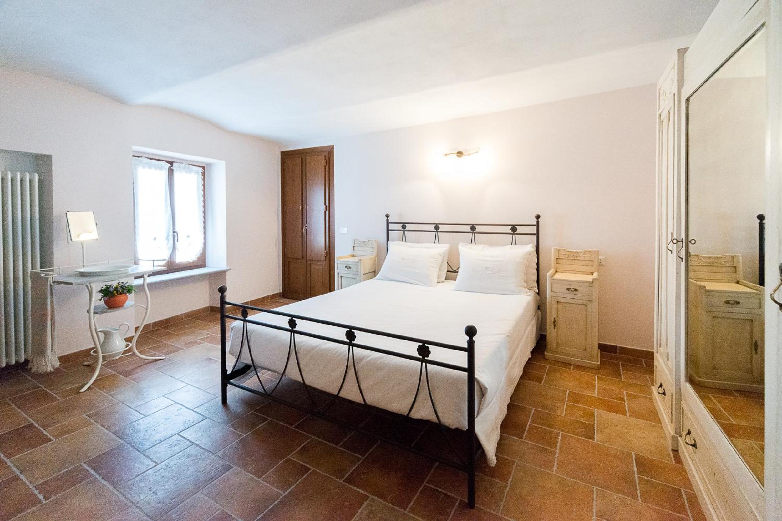 Apartment - Split Level - Photo 1