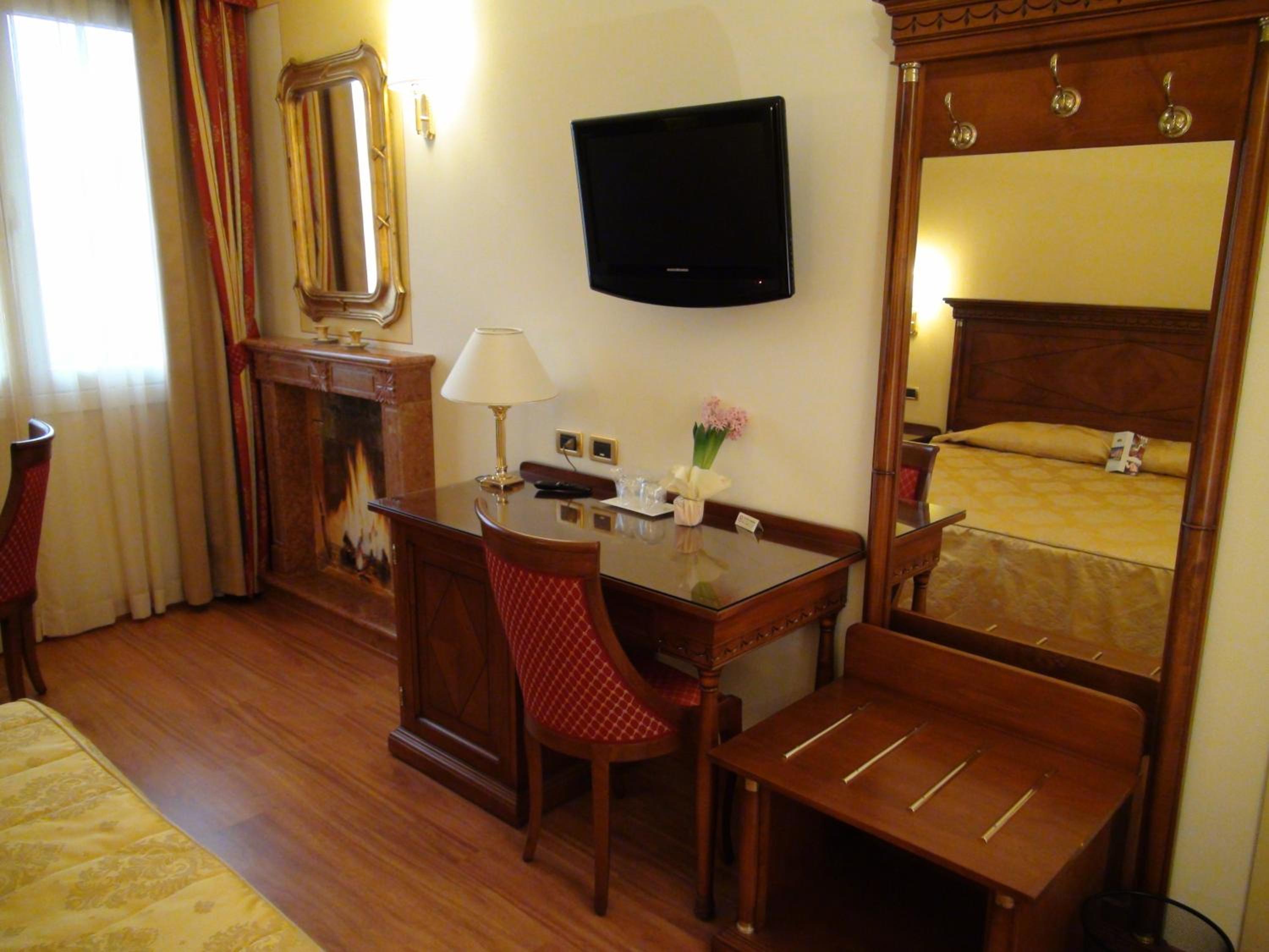 Double or Twin Room photo 3