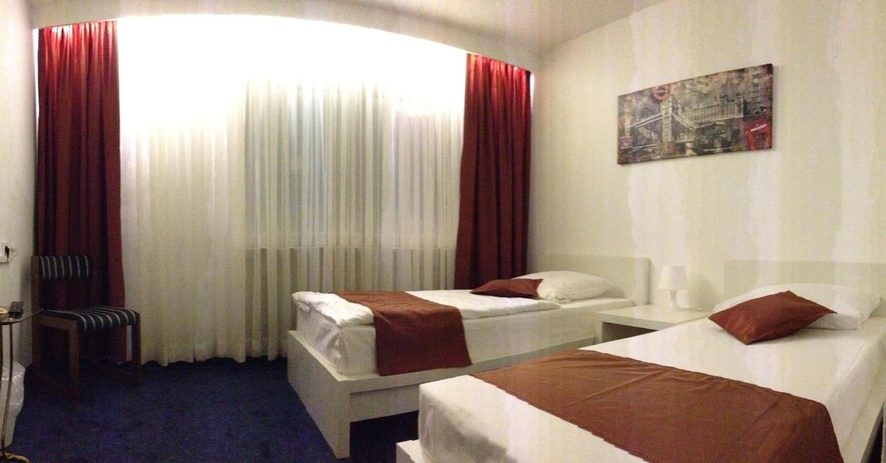 Double or Twin Room - Photo 6
