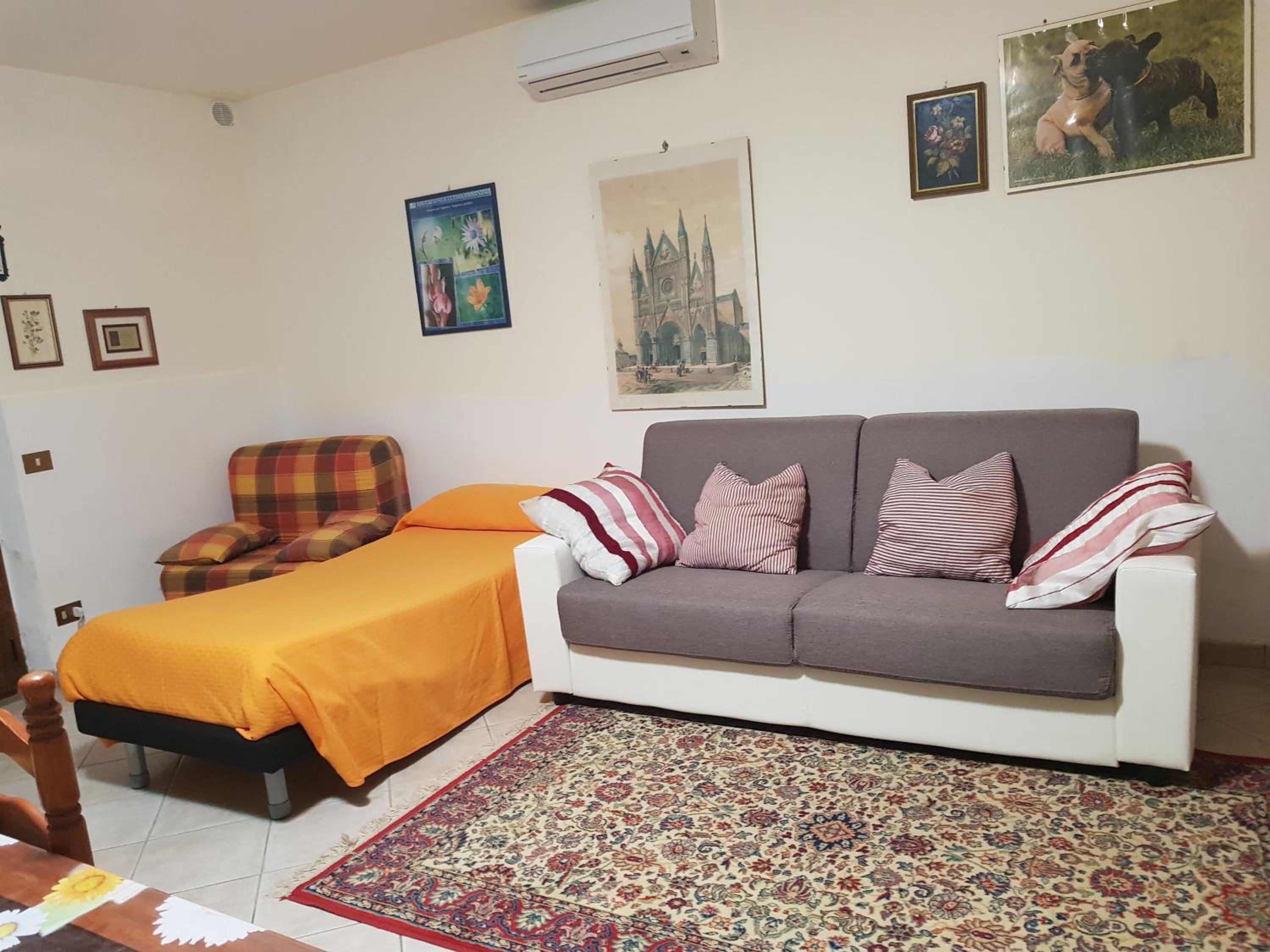 One-Bedroom Apartment photo 1