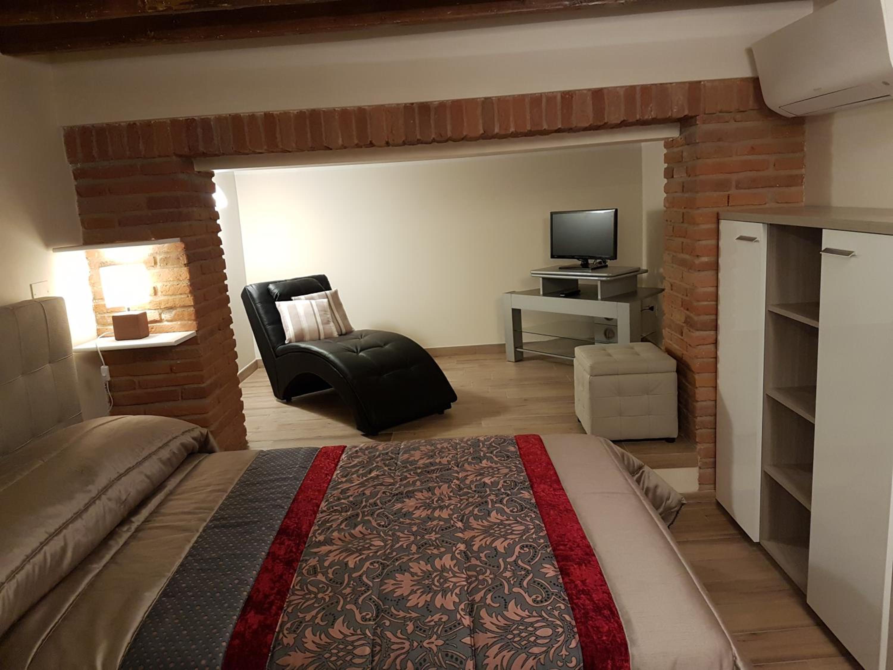 Apartment photo 2