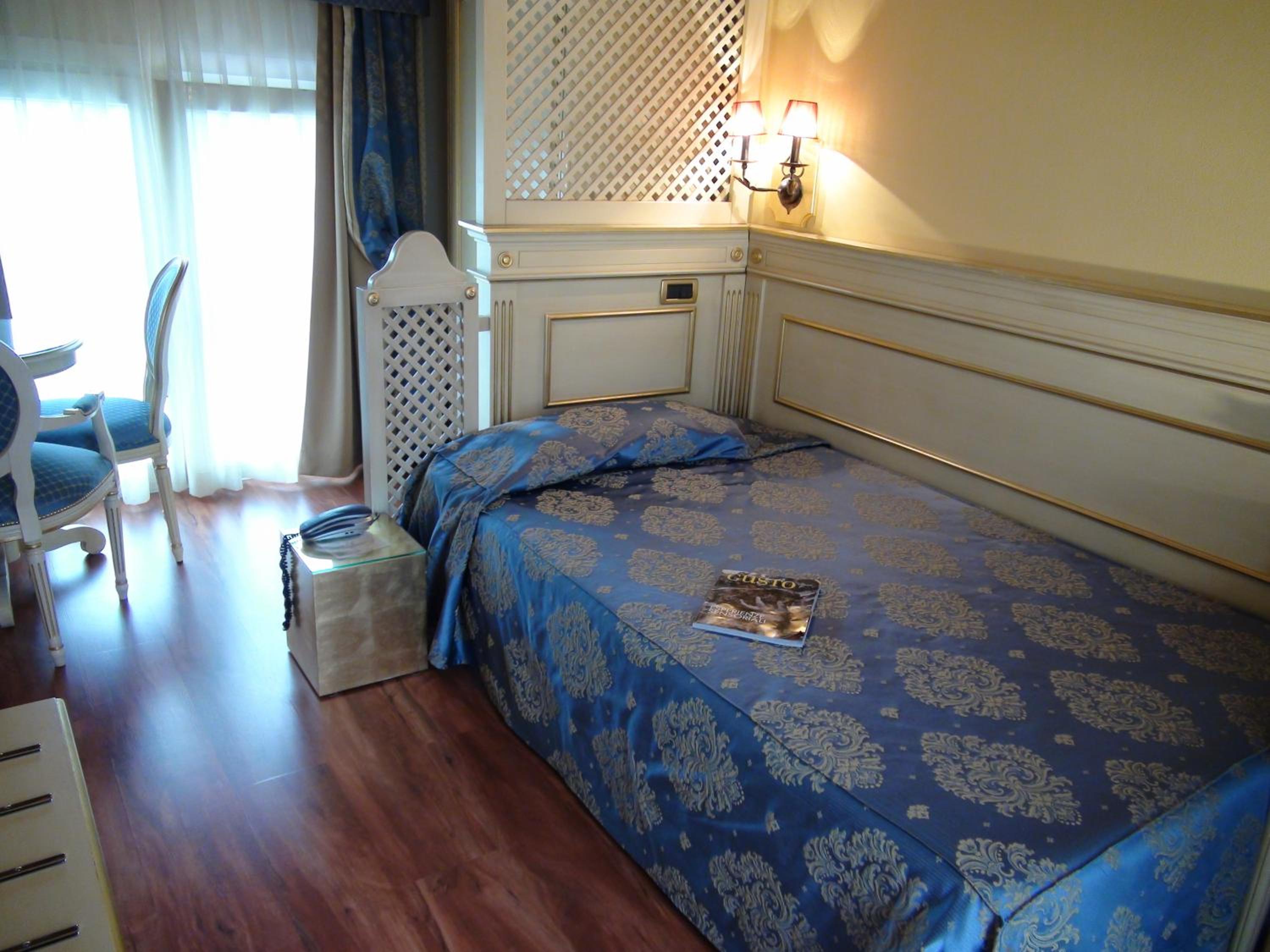Economy Twin Room photo 1