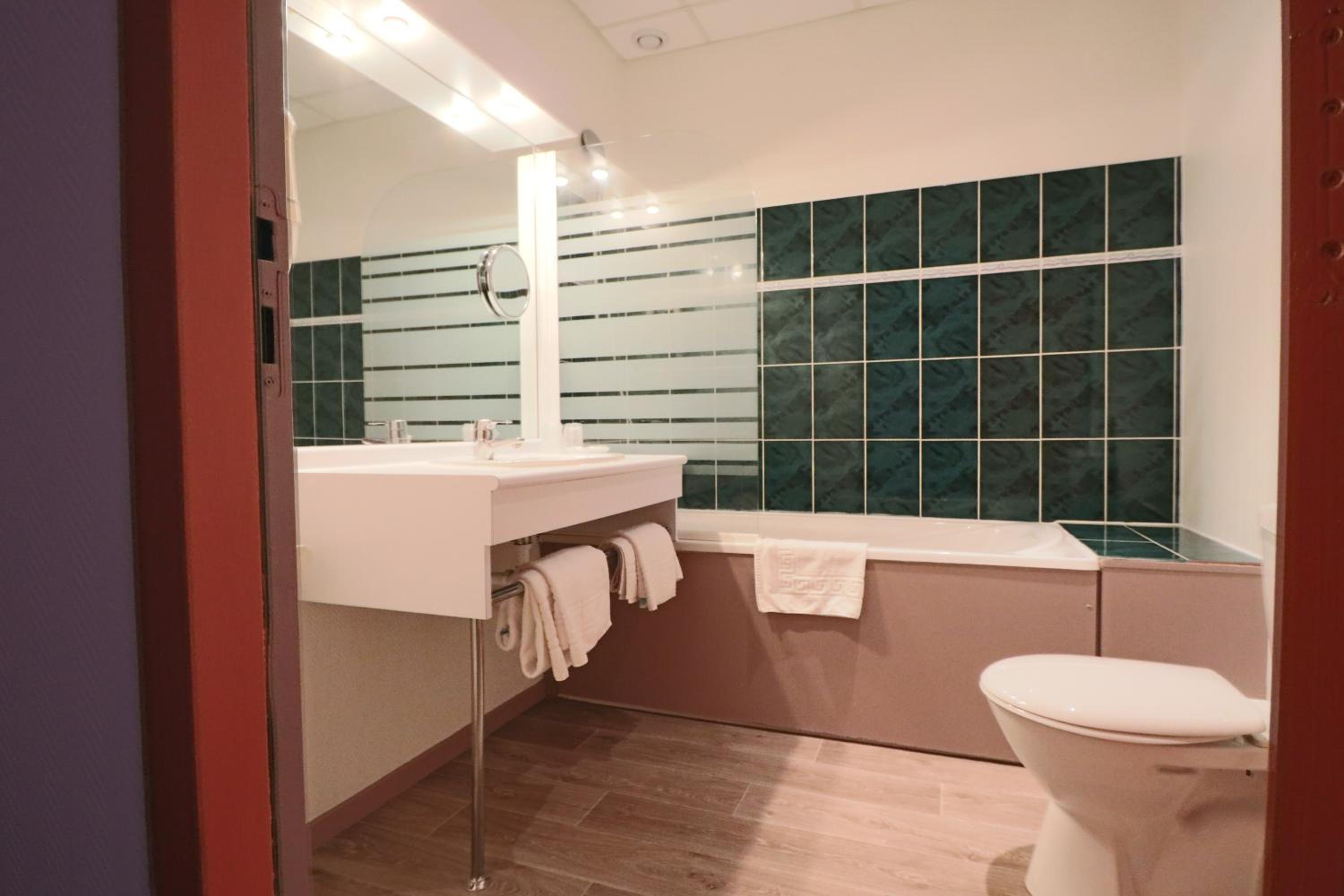 Twin Room - Photo 3
