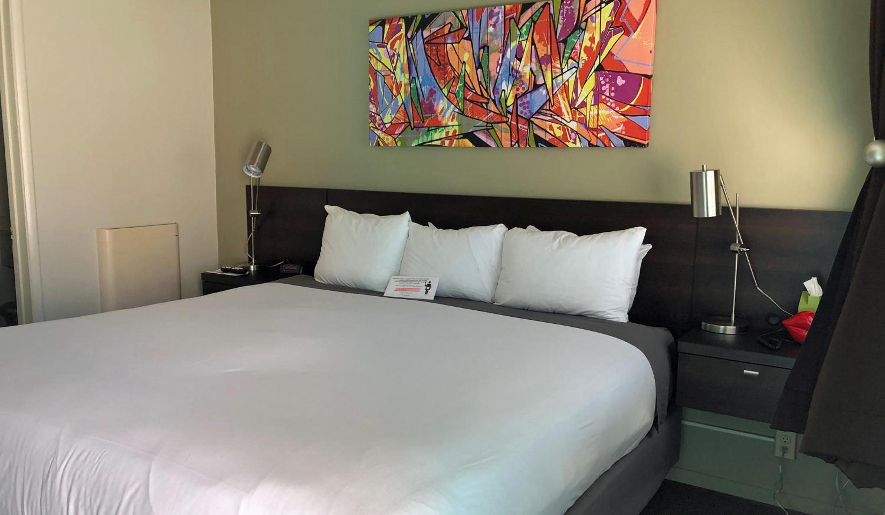 Deluxe King Room - Patio Level Pet Friendly photo 1