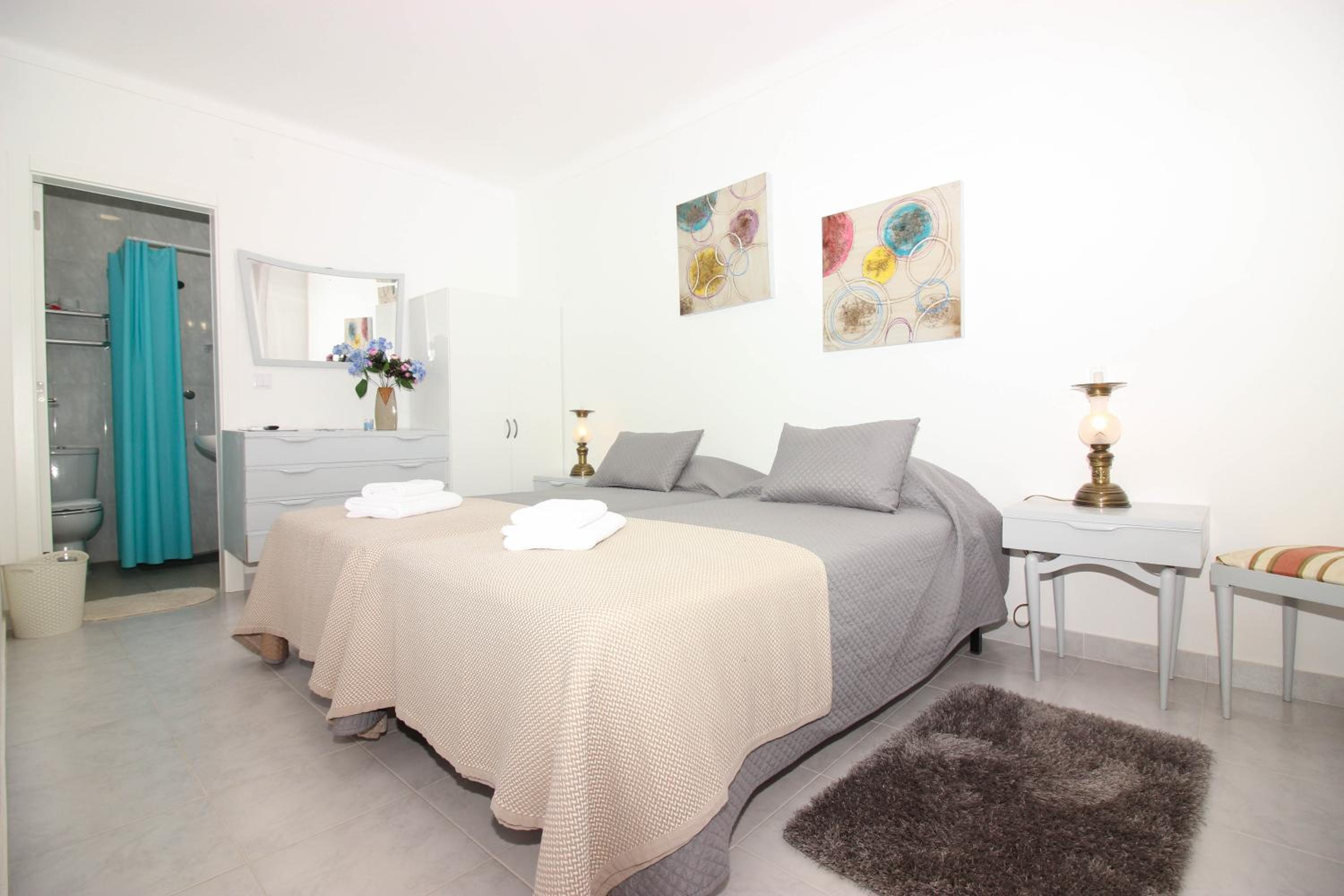 Double Room with Private Bathroom - Photo 6