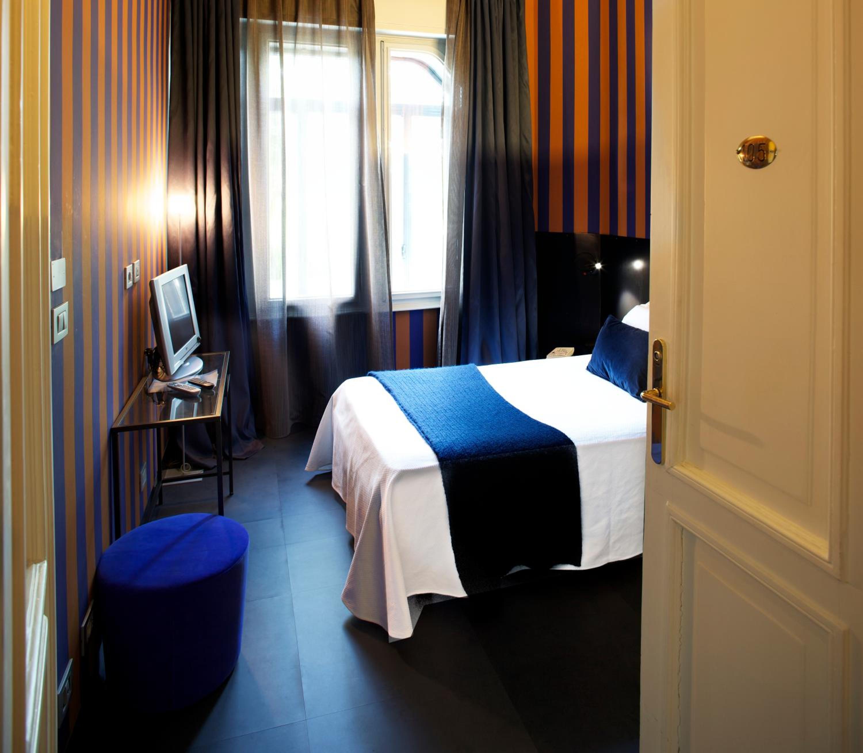 Standard Double Room - Photo 6