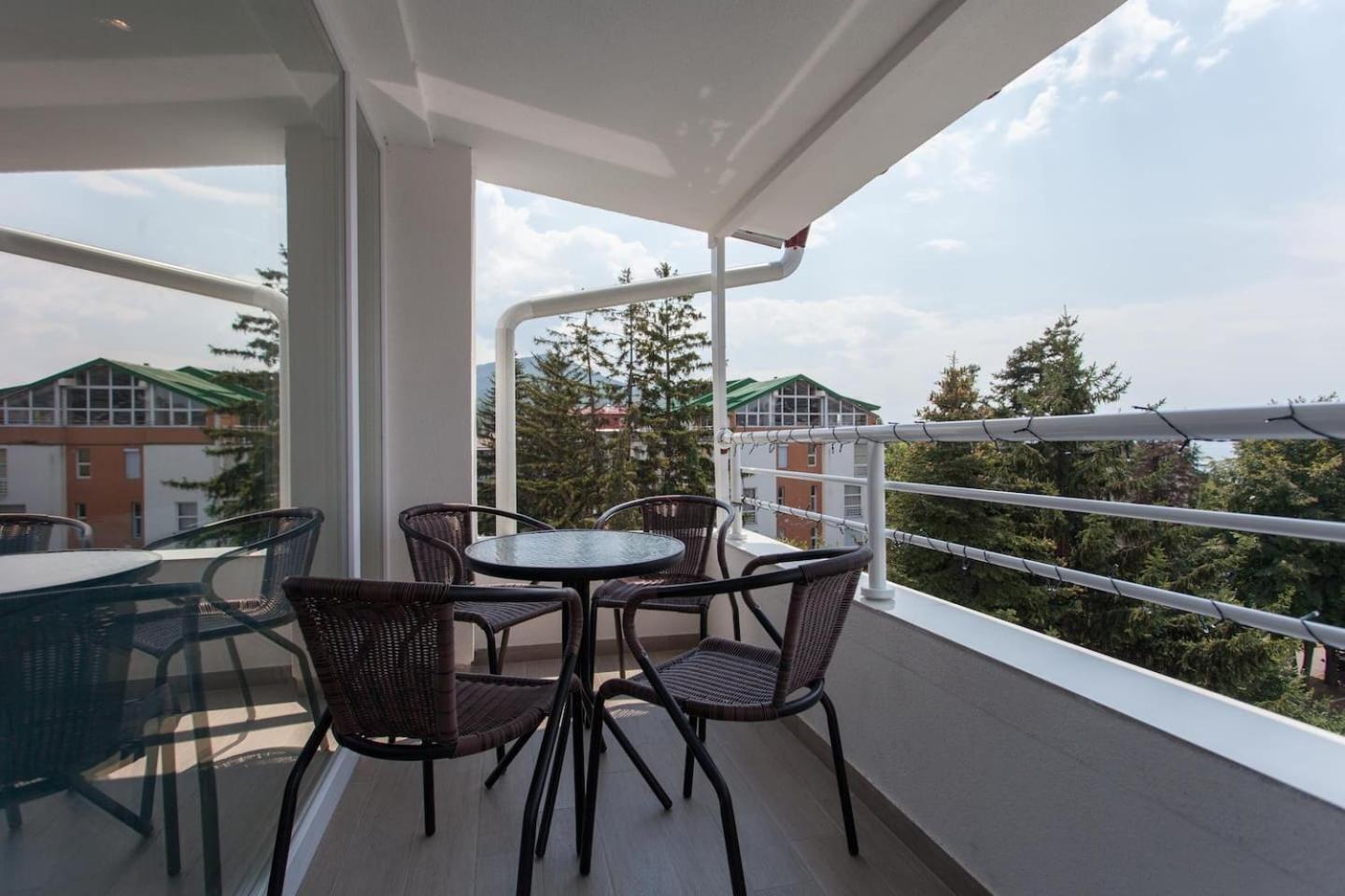Apartment with Lake View - Top Floor - Photo 19