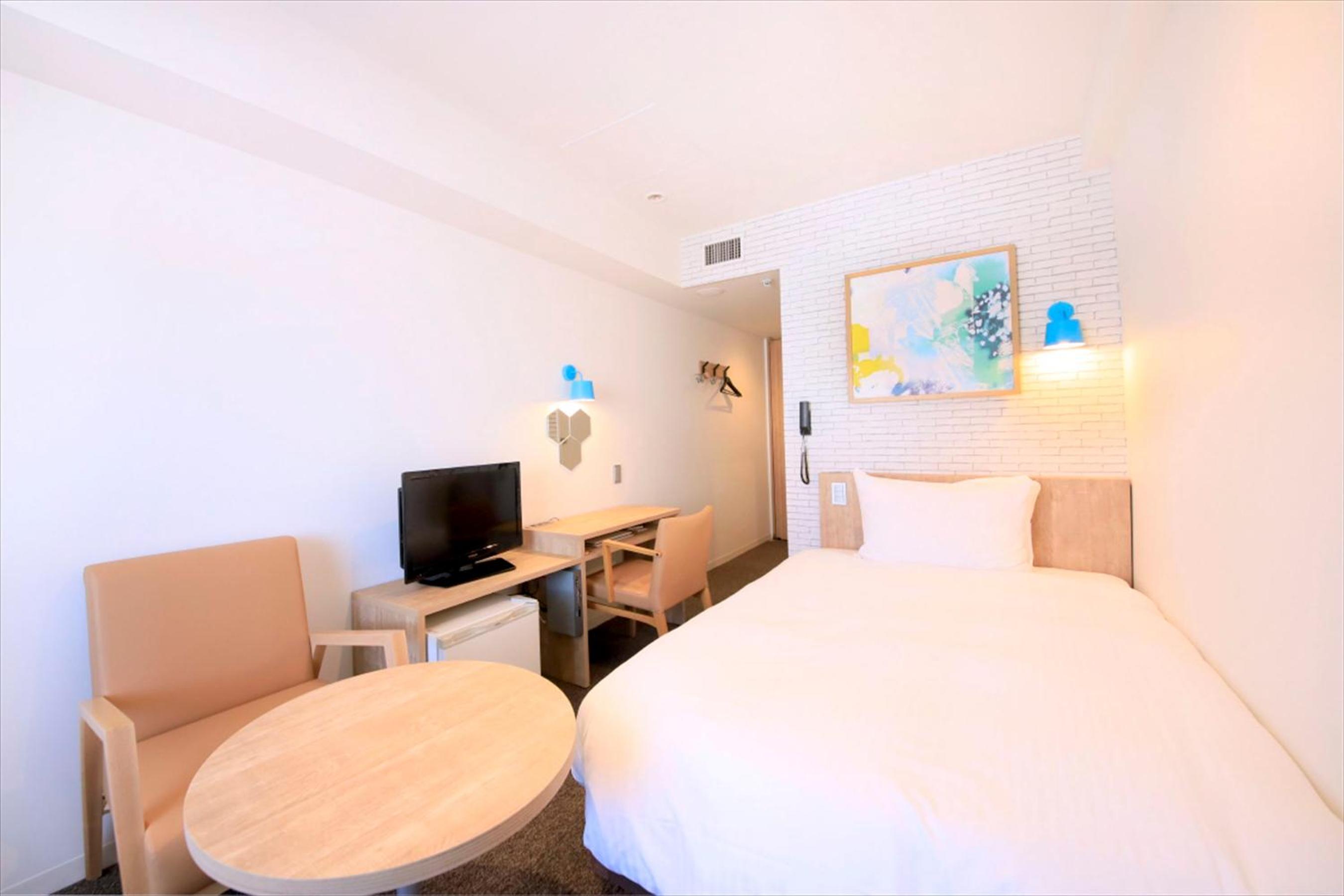 Special Offer - Designer Double Room with Small Double Bed - Non-Smoking photo 1