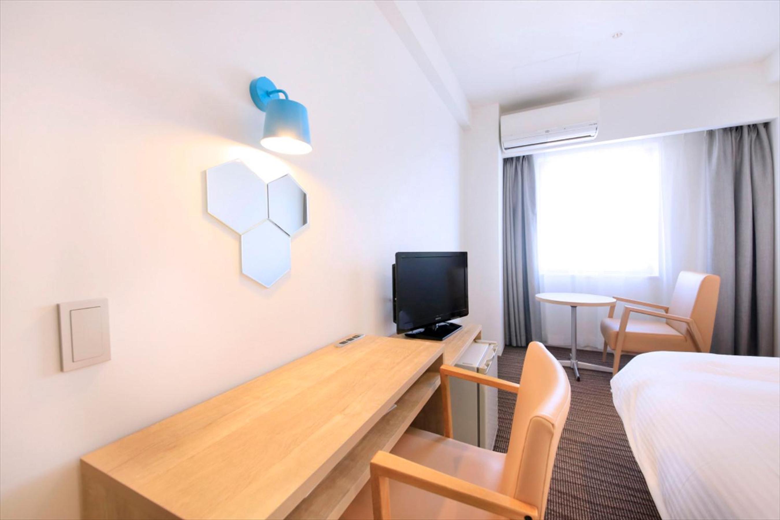 Special Offer - Designer Double Room with Small Double Bed - Non-Smoking photo 3