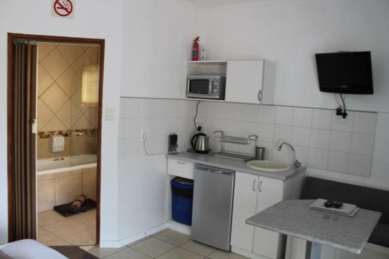 Family Room with Bathroom photo 2