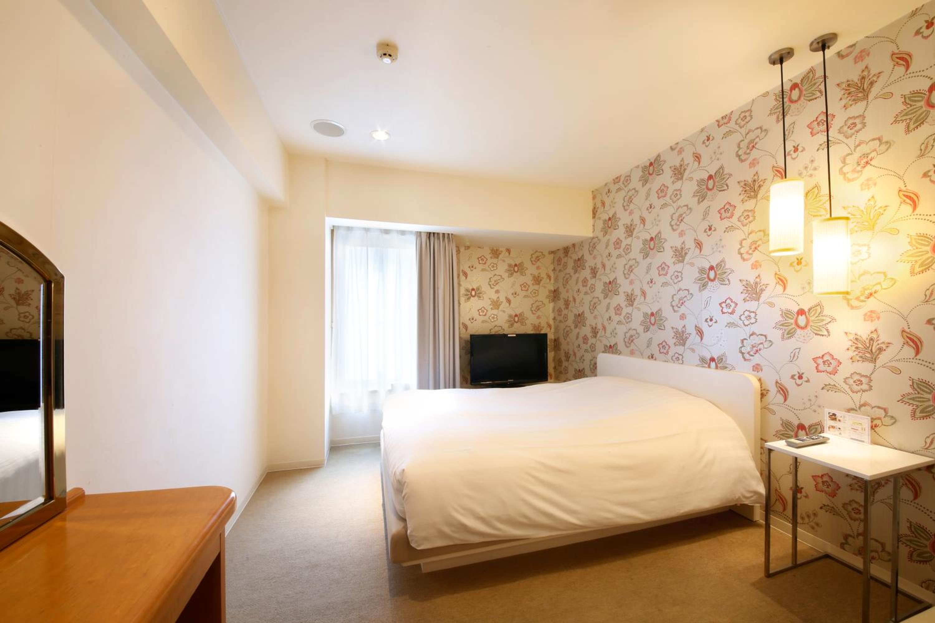 Small Double Room - Smoking