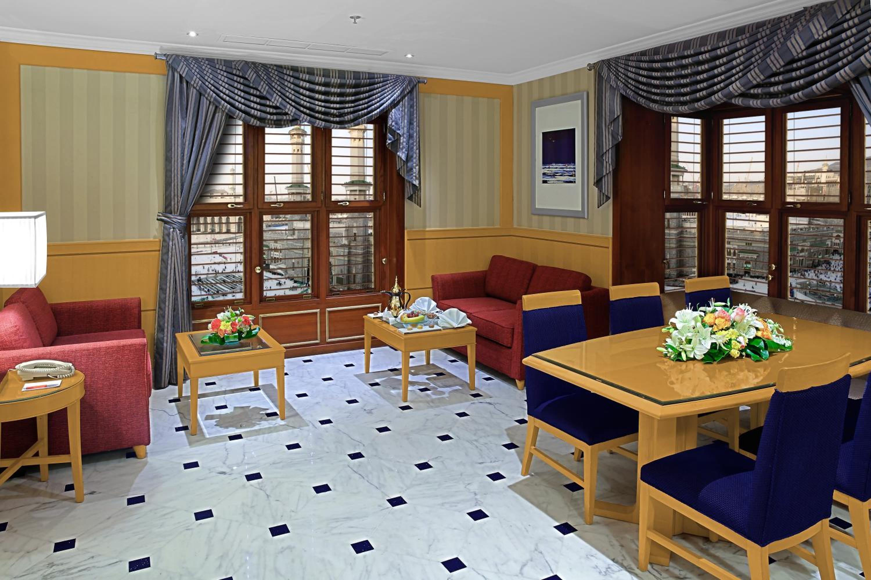 One Bedroom Suite Haram View with Two Twin Beds - Photo 3