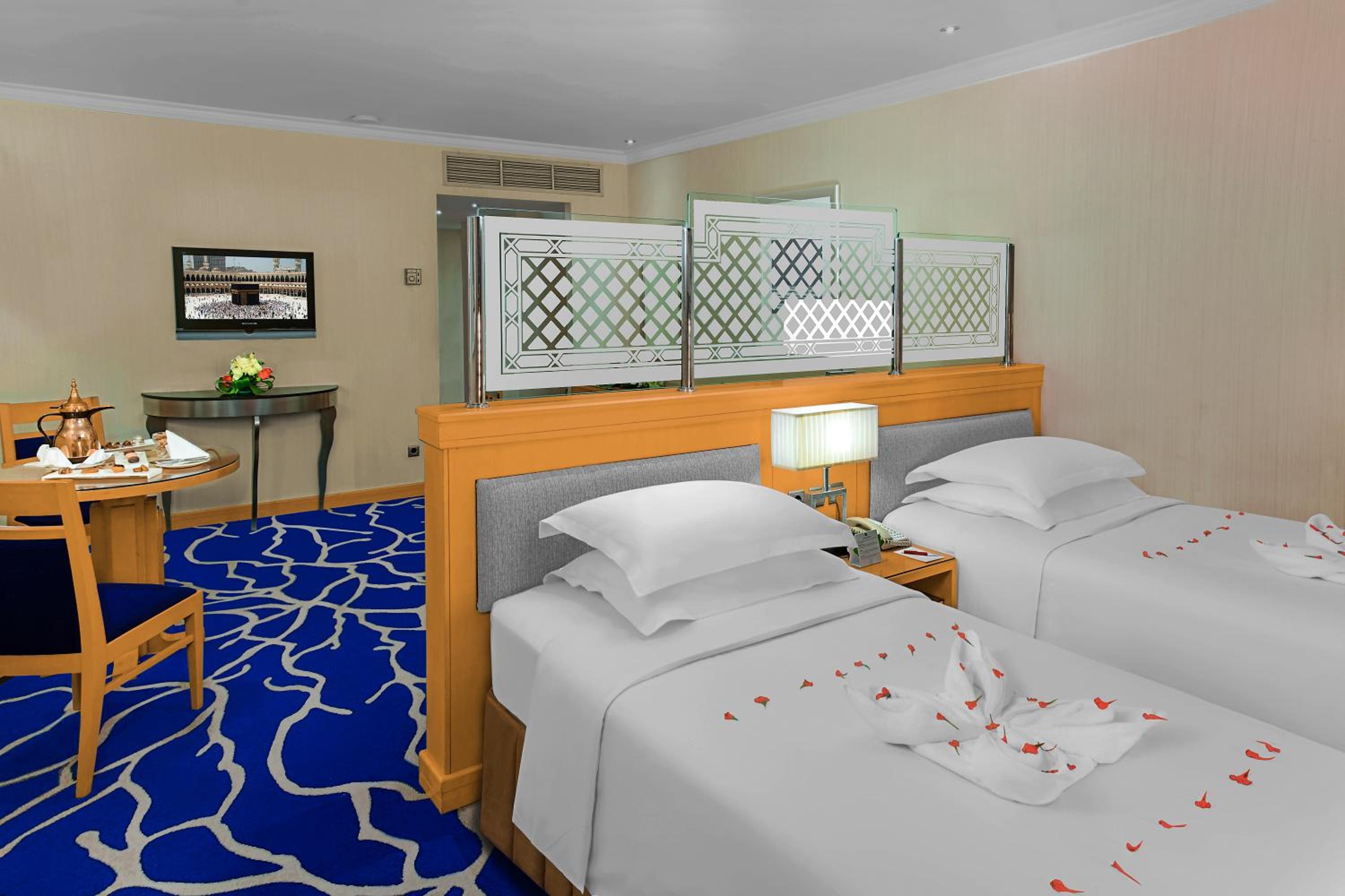 Studio Suite Partial Haram View with Two Single Beds - Photo 1