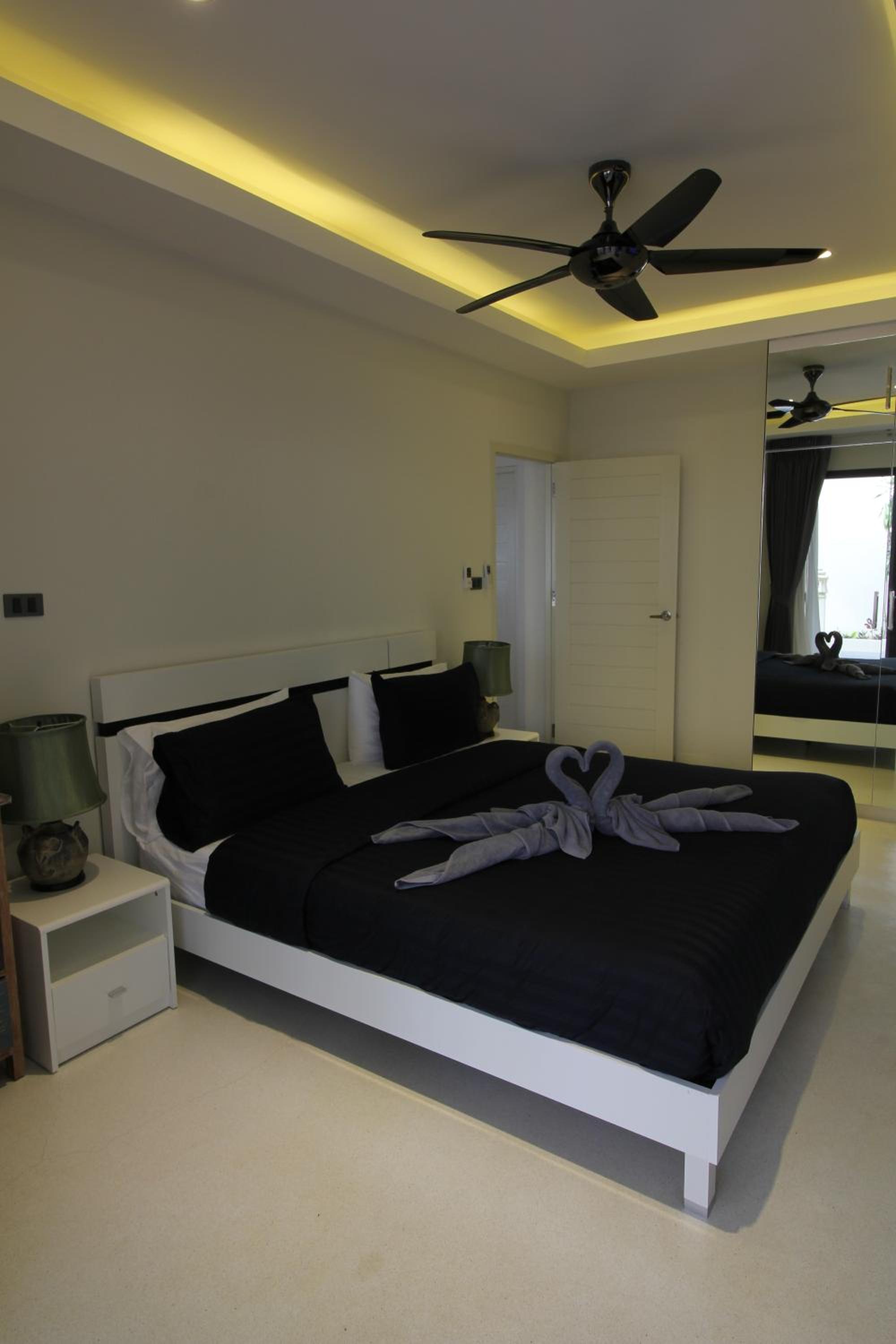 Villa 4 photo 2