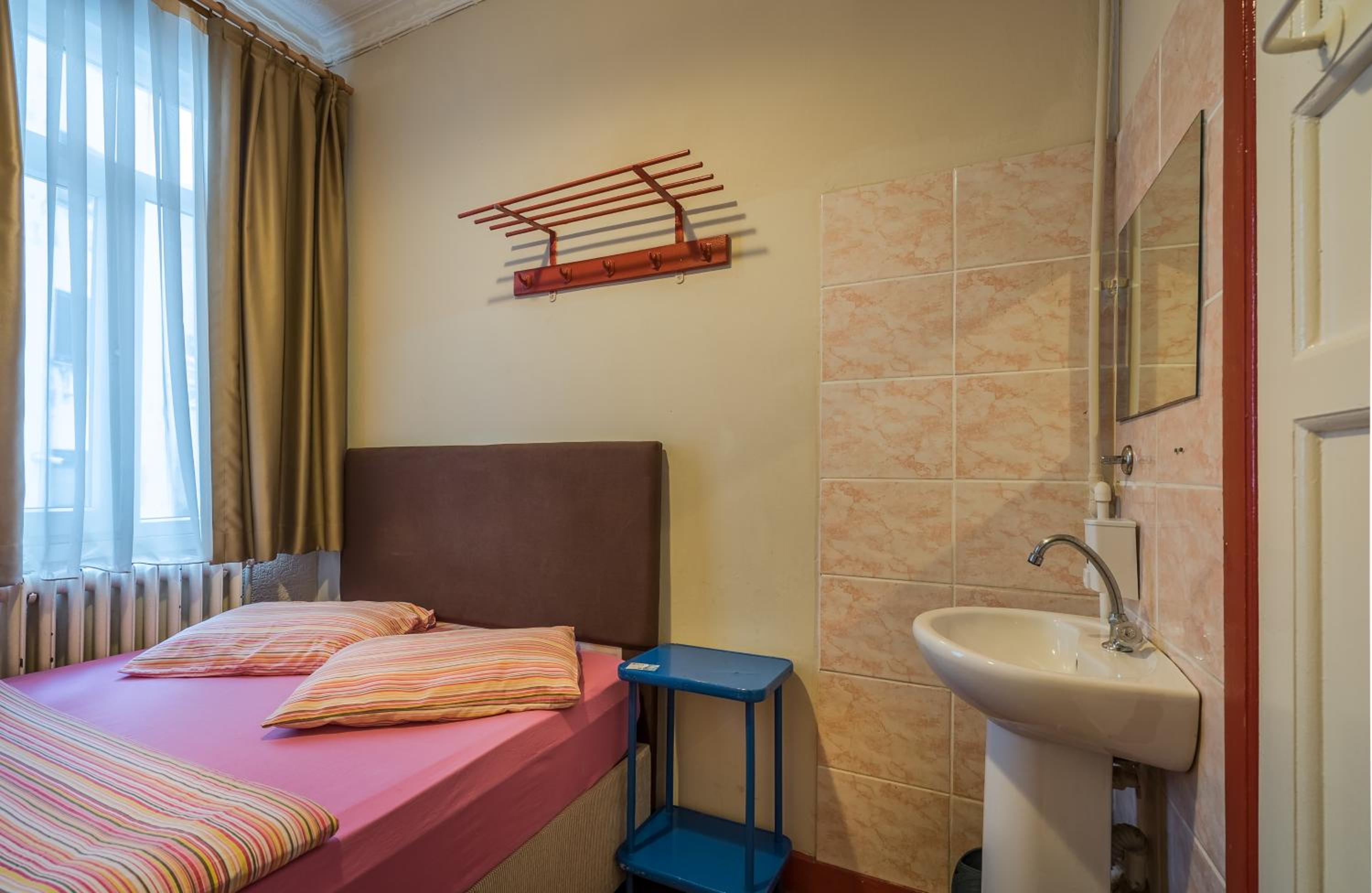 Economy Double Room with Shared Bathroom photo 3