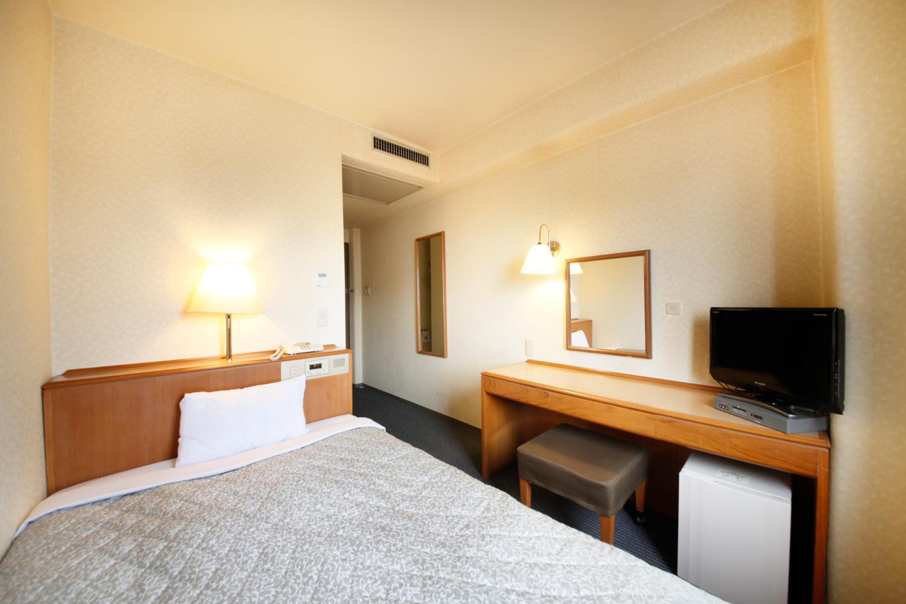Single Room (14 Days Advance) - Smoking photo 1
